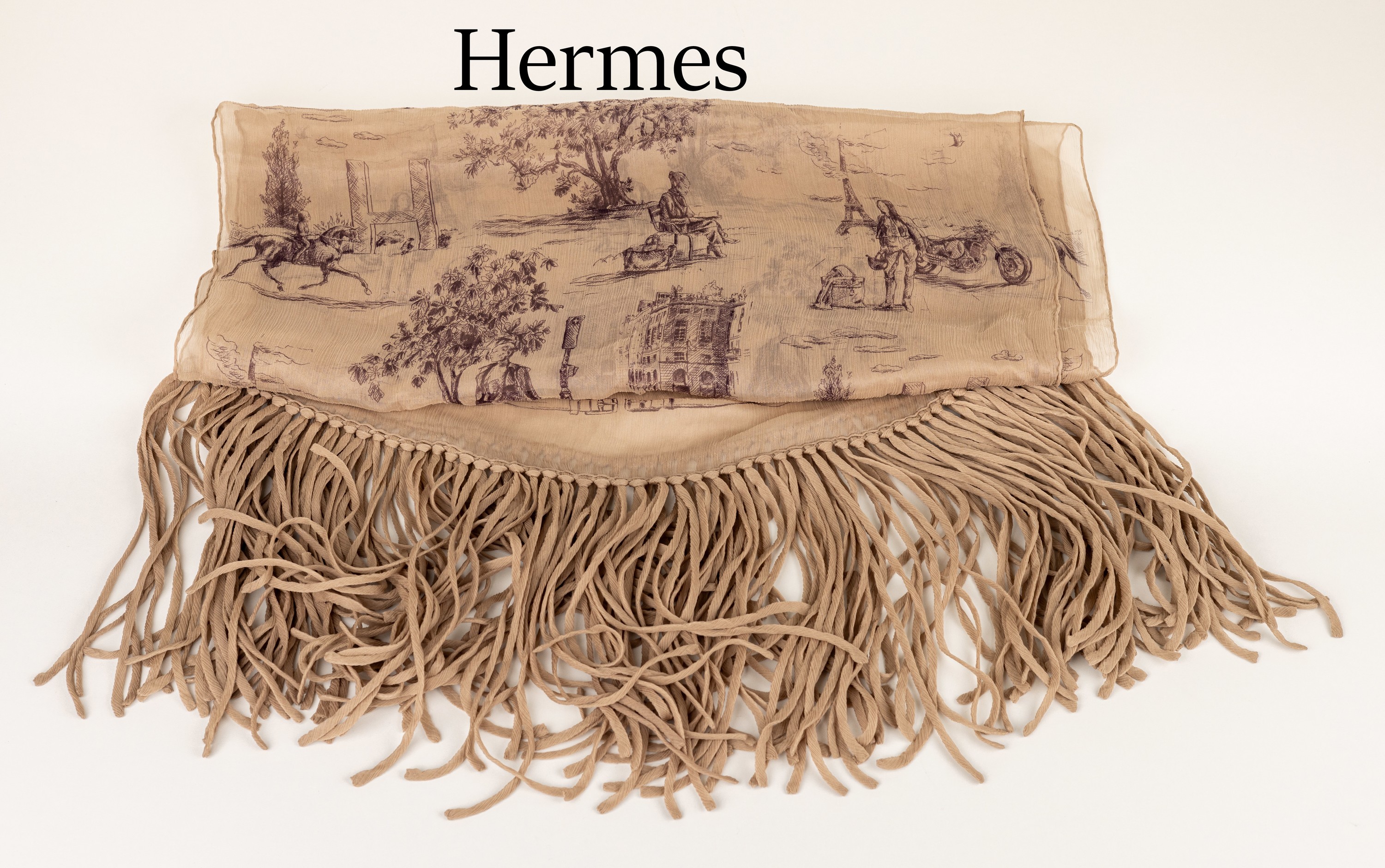 HERMES Seidenschal, 100% Seide, beigefarb.,Darstellungen versch. Szenerien in Paris, Fransenabschlüsse, ca. 200 x 60 cm, guter Erhaltungszustand