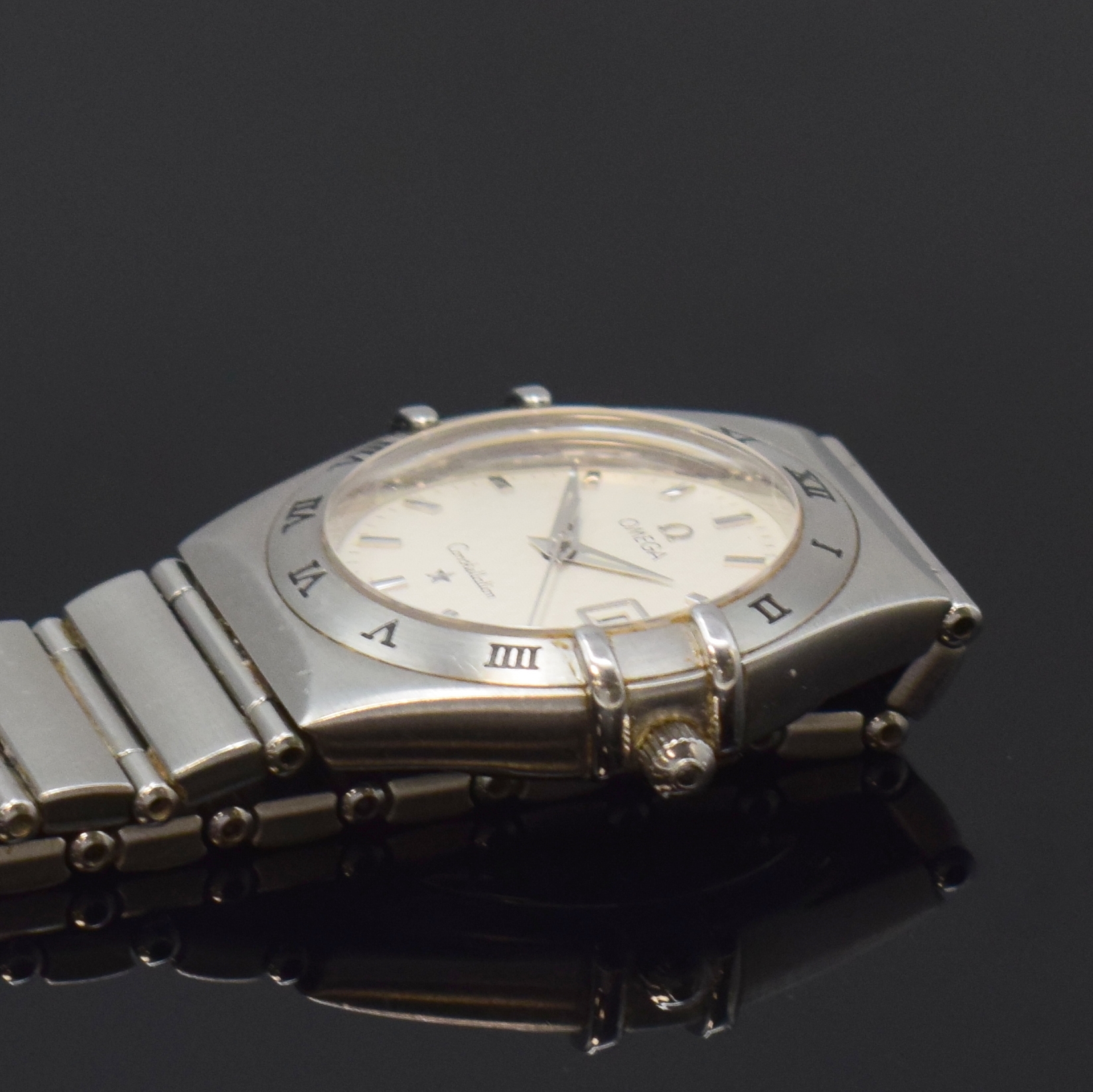 Detail c: OMEGA Constellation Damenarmbanduhr Referenz 796.1201, Schweiz um 2000, quarz, Edelstahlgeh. inkl. Gliederband m. Faltschl., Lünette m. röm. ...