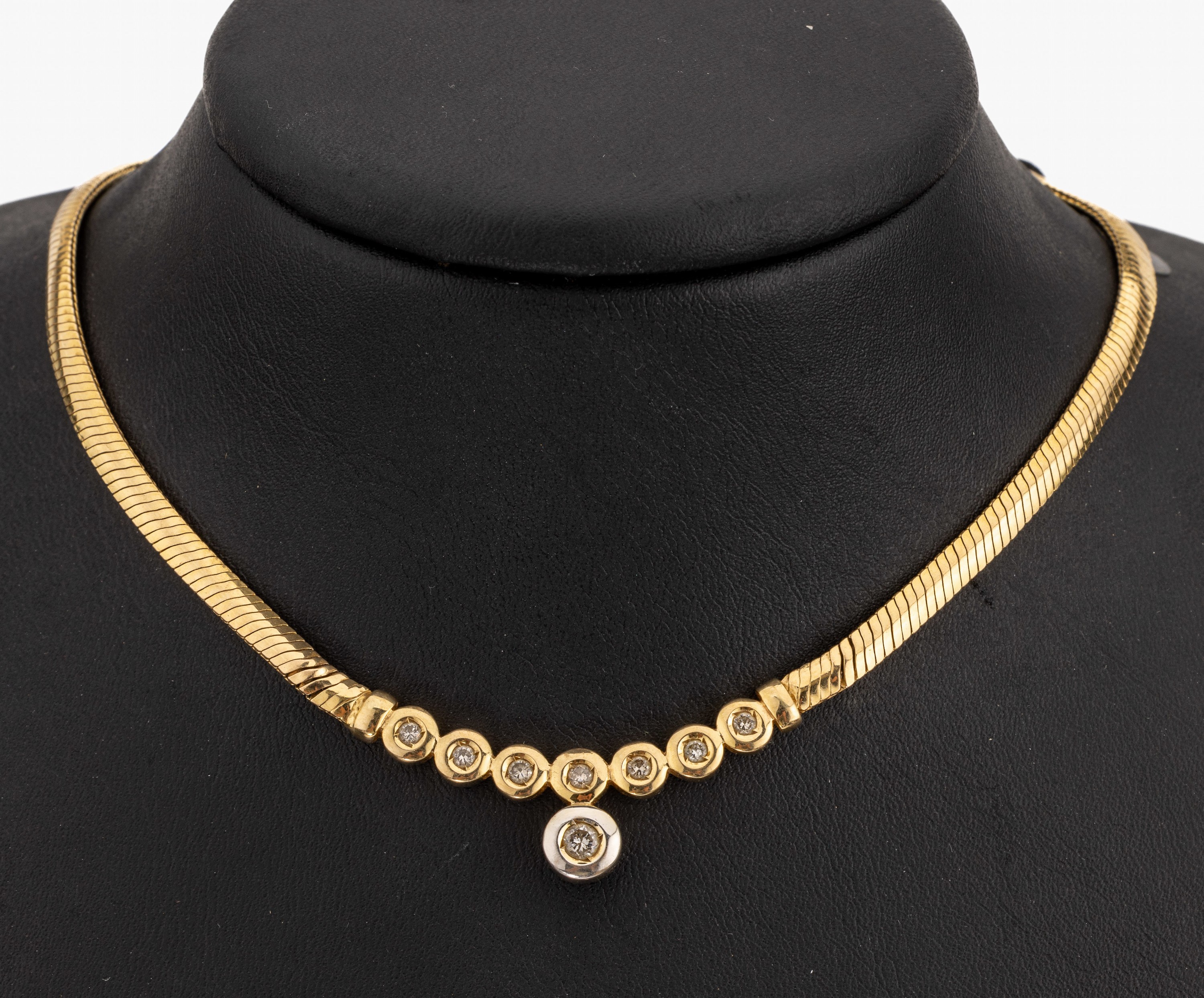 14 kt Gold Brillant-Collier, GG 585/000, 8 Brillanten zus. ca. 0.50 ct Weiß-l.get.Weiß/p1, total ca. 16.2 g, L. ca. 44 cm, Karabiner-schließe