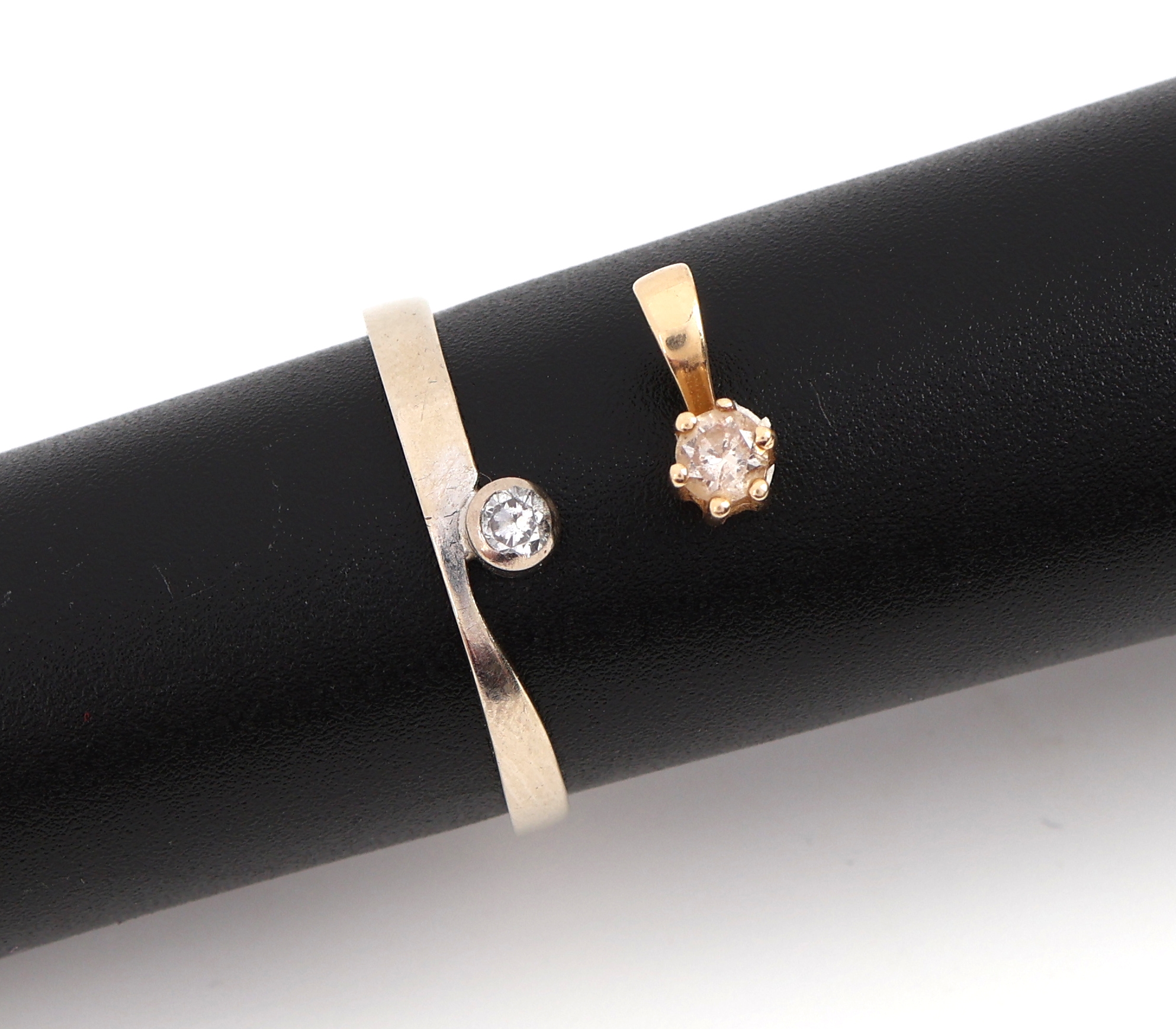 14 kt Gold Konvolut: Ring und Anhänger, WG und GG 585/000, 2 Brillanten zus. ca. 0.15 ct Weiß/p, RW 55.5, total ca. 1.8 g