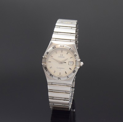 Image 26792125 - OMEGA Constellation ladies wristwatch reference 796.1201, Switzerland around 2000, quartz, stainless steel case including bracelet with deployant clasp, bezel with Roman numerals, silvered structured dial with silvered indices and Dauphine-hands, diameter approx. 28 mm, length approx. 18,5 cm, condition 2