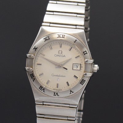 26792125a - OMEGA Constellation ladies wristwatch reference 796.1201, Switzerland around 2000, quartz, stainless steel case including bracelet with deployant clasp, bezel with Roman numerals, silvered structured dial with silvered indices and Dauphine-hands, diameter approx. 28 mm, length approx. 18,5 cm, condition 2