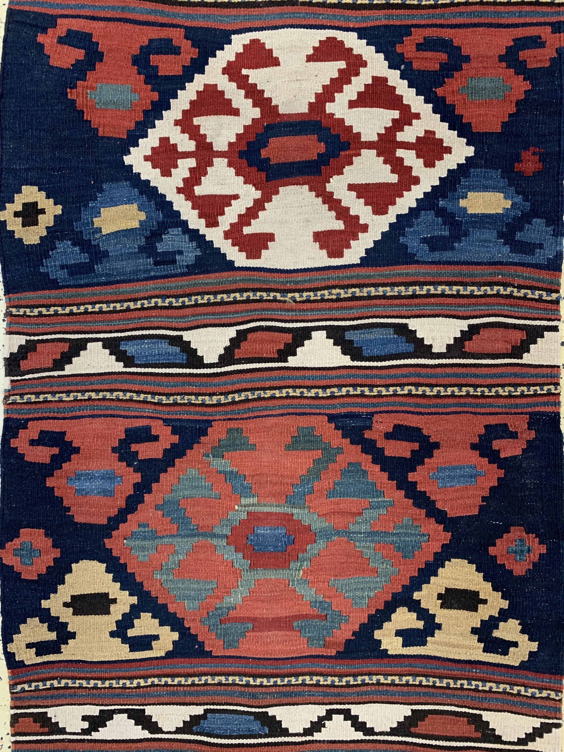 Detail c: Shahsawan Kelim antik, Persien, um 1900, Wolle auf Wolle, ca. 214 x 90 cm, EHZ: 2