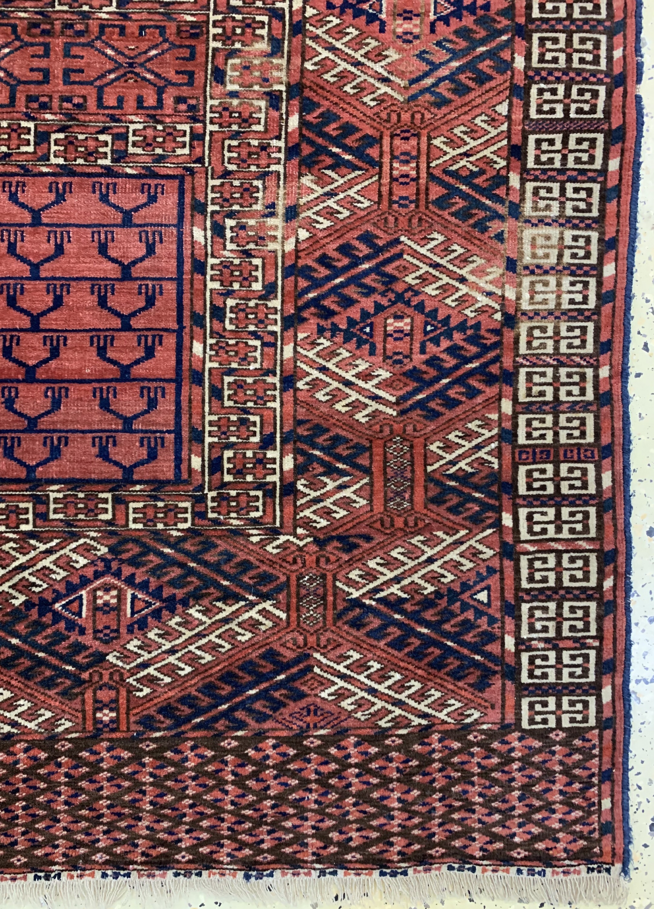 Detail a: Tekke Engsi antik, Turkmenistan, 19.Jhd, Wolle auf Wolle, ca. 142 x 131 cm, EHZ: 2-3