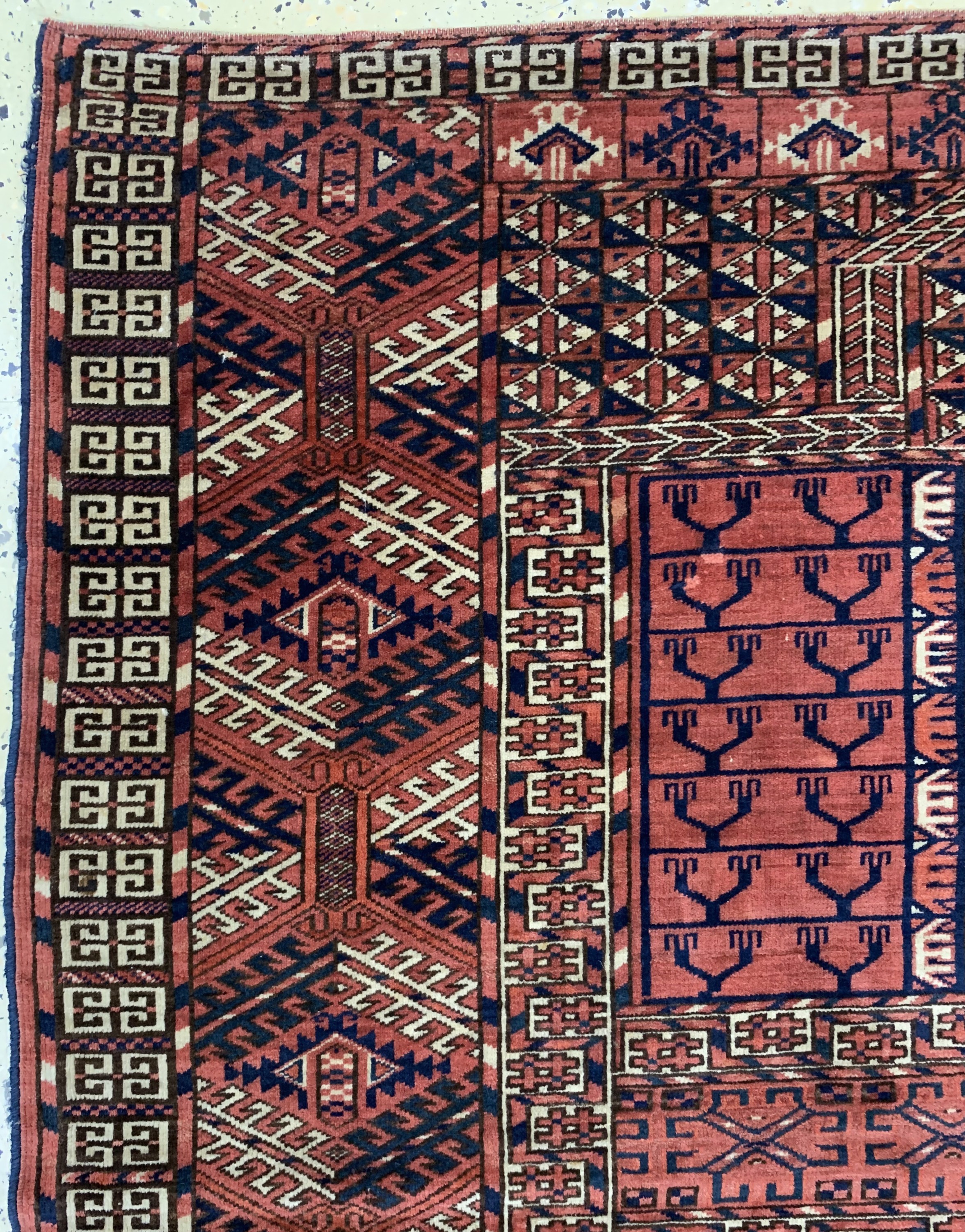 Detail c: Tekke Engsi antik, Turkmenistan, 19.Jhd, Wolle auf Wolle, ca. 142 x 131 cm, EHZ: 2-3
