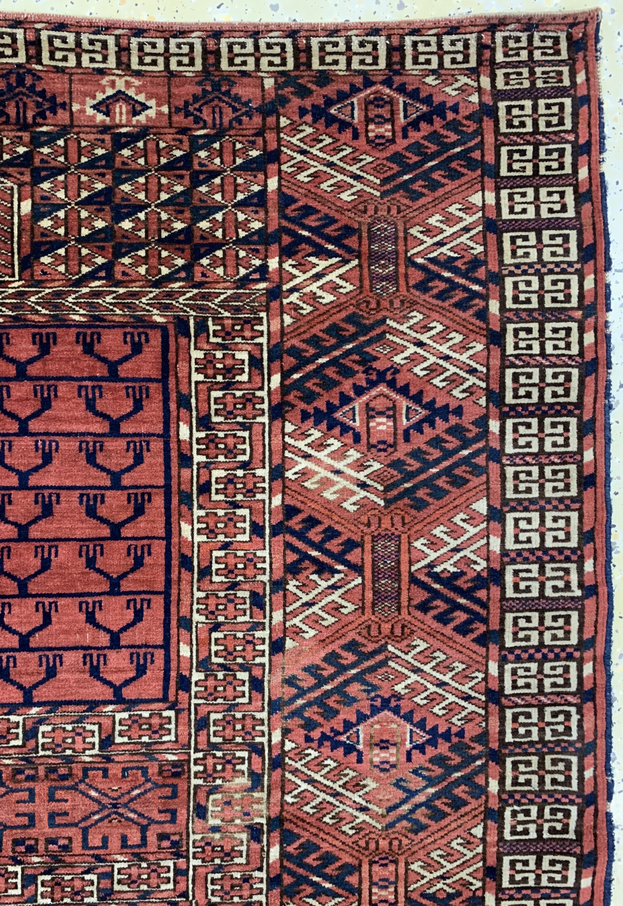 Detail d: Tekke Engsi antik, Turkmenistan, 19.Jhd, Wolle auf Wolle, ca. 142 x 131 cm, EHZ: 2-3