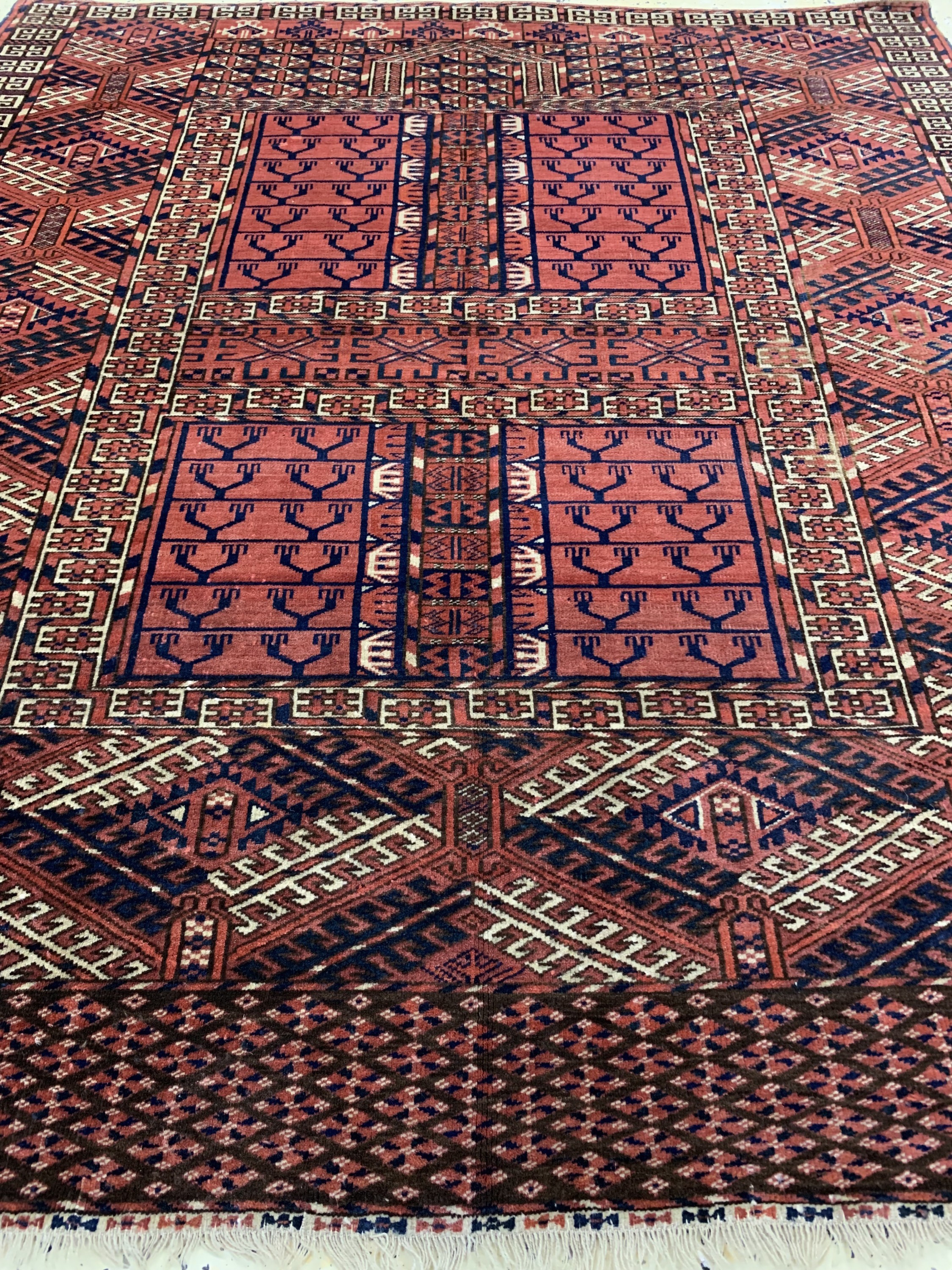 Detail f: Tekke Engsi antik, Turkmenistan, 19.Jhd, Wolle auf Wolle, ca. 142 x 131 cm, EHZ: 2-3