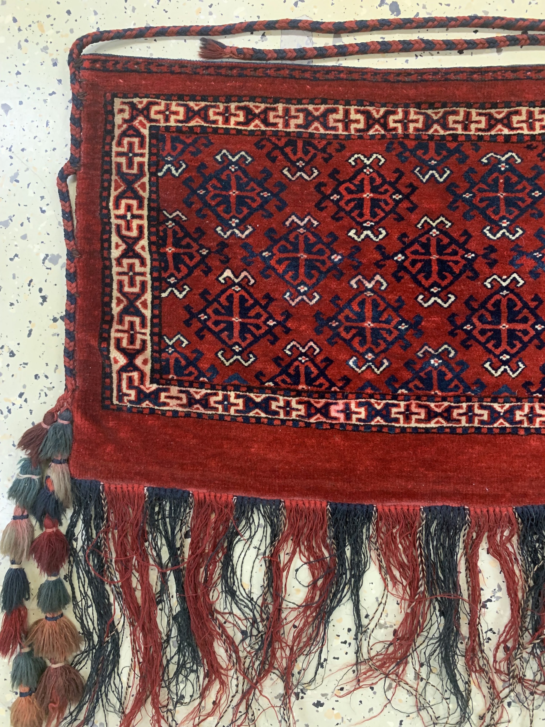 Detail b: Güklan Torba, Turkmenistan, um 1920, Wolle auf Wolle, ca. 80 x 40 cm, EHZ: 3