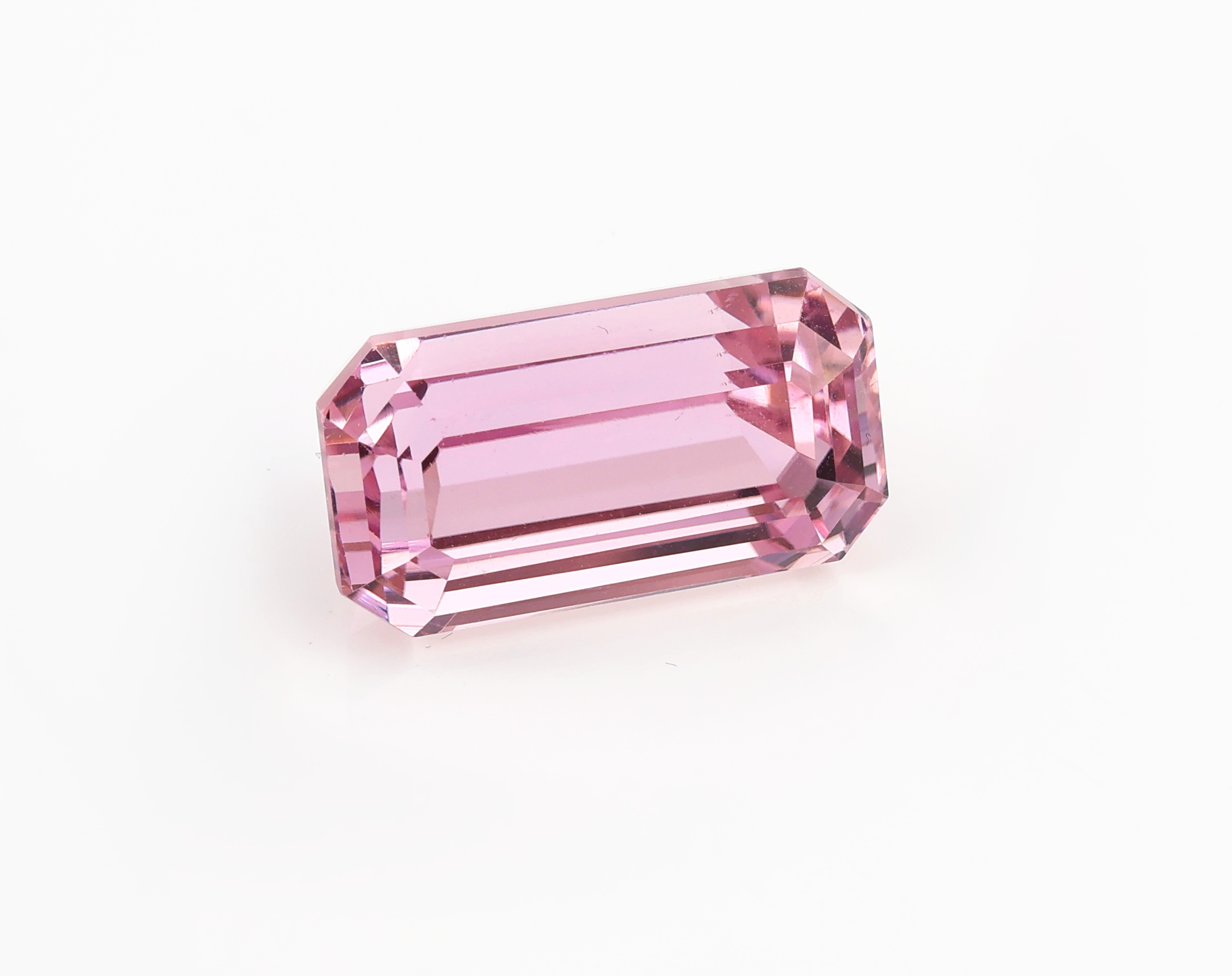 Loser Kunzit ca. 21.65 ct, im Emerald -Cut, ca. 19 x 10.4 x 11.1 mm