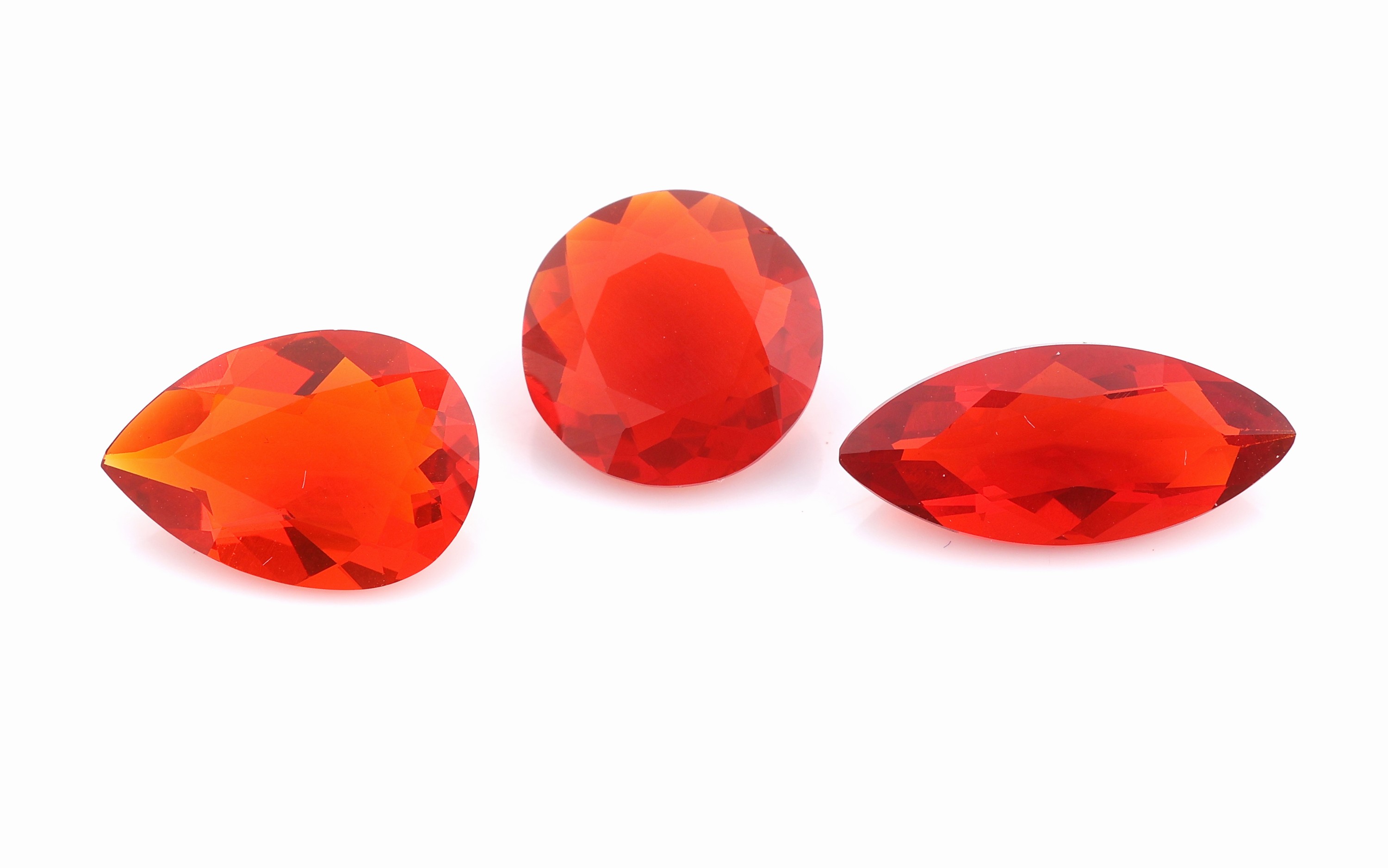 Detail a: Lot 7 lose Feueropale zus. ca. 7.2 ct, in versch. Formen und Größen