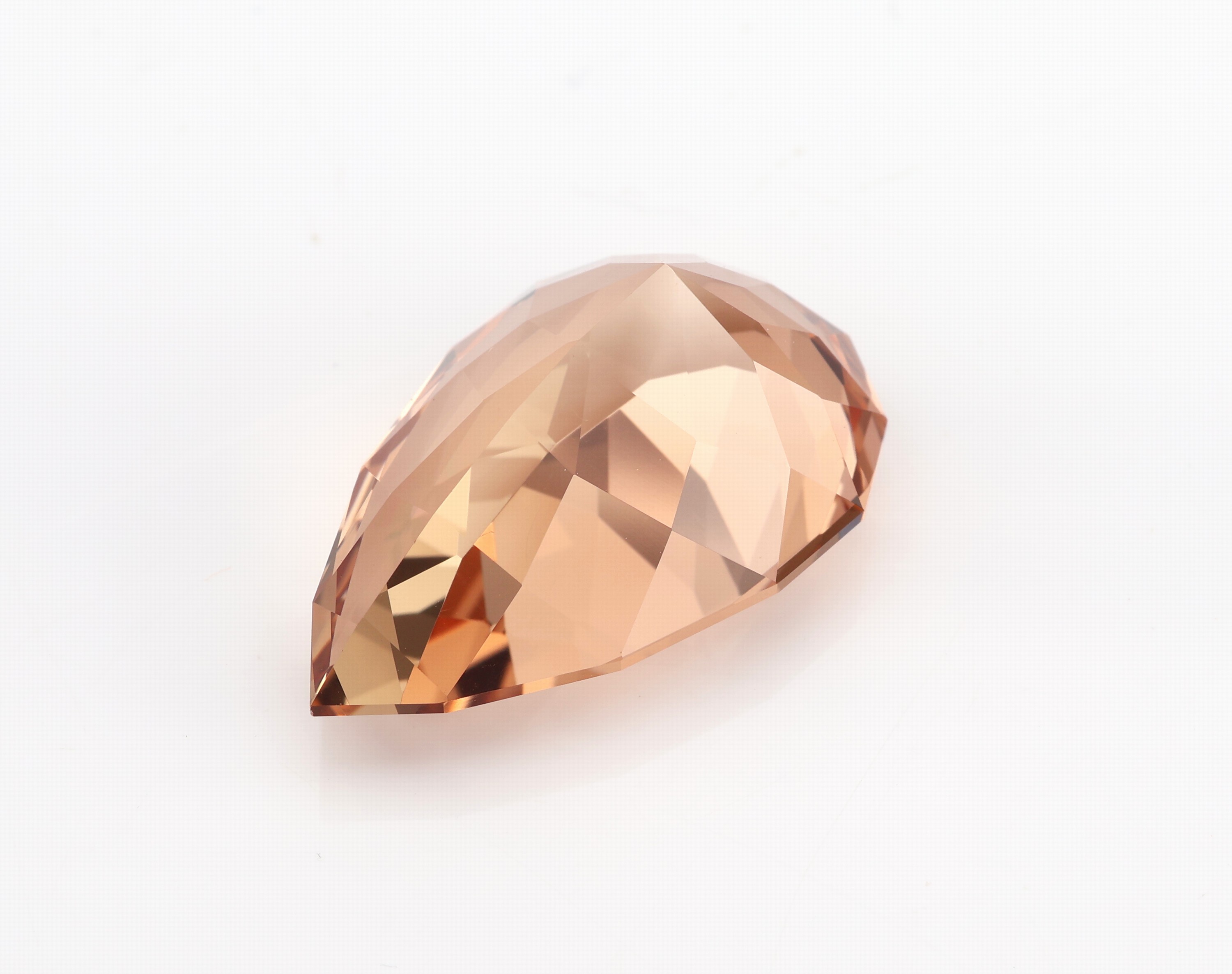Detail a: Loser Imperial-Topas ca. 26.0 ct, facett. Tropfenschliff, Light Reddish Orange, ca. 24 x 15.1 x 10.9 mm