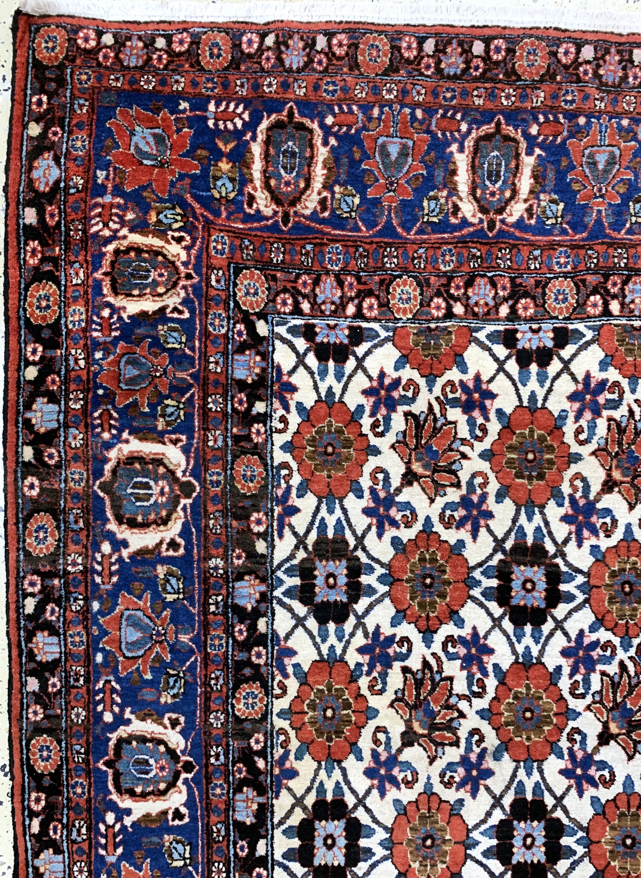 Detail d: Weramin alt fein, Persien, um 1930, Wolle auf Baumwolle, ca. 315 x 210 cm, Reinigungsbedürftig, EHZ: 2