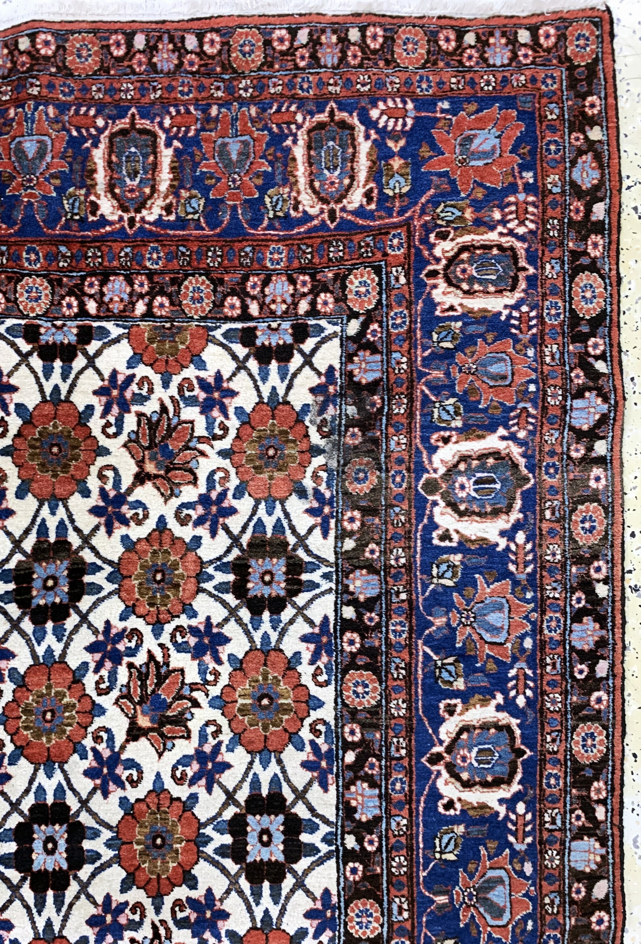 Detail e: Weramin alt fein, Persien, um 1930, Wolle auf Baumwolle, ca. 315 x 210 cm, Reinigungsbedürftig, EHZ: 2