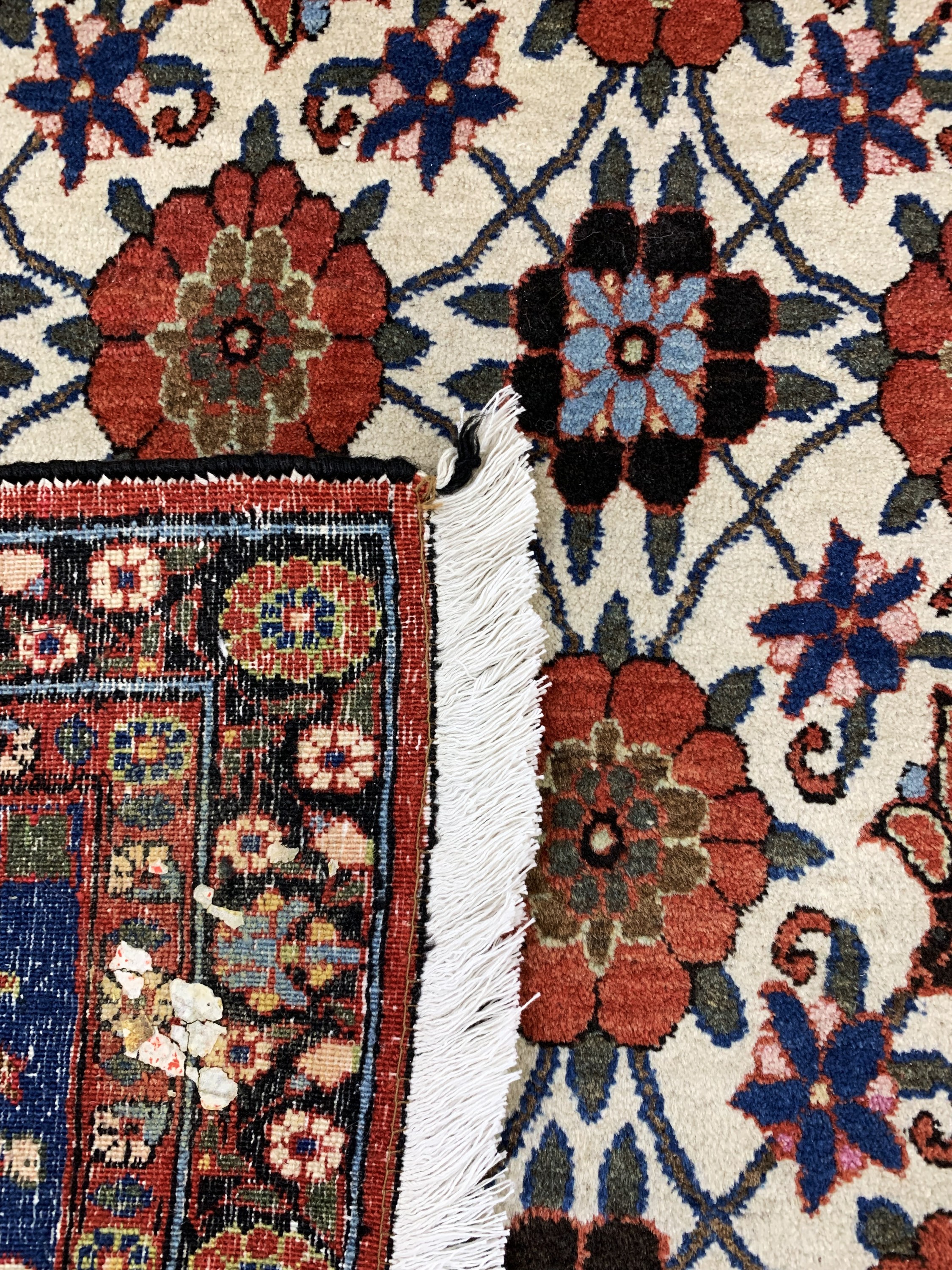 Detail g: Weramin alt fein, Persien, um 1930, Wolle auf Baumwolle, ca. 315 x 210 cm, Reinigungsbedürftig, EHZ: 2