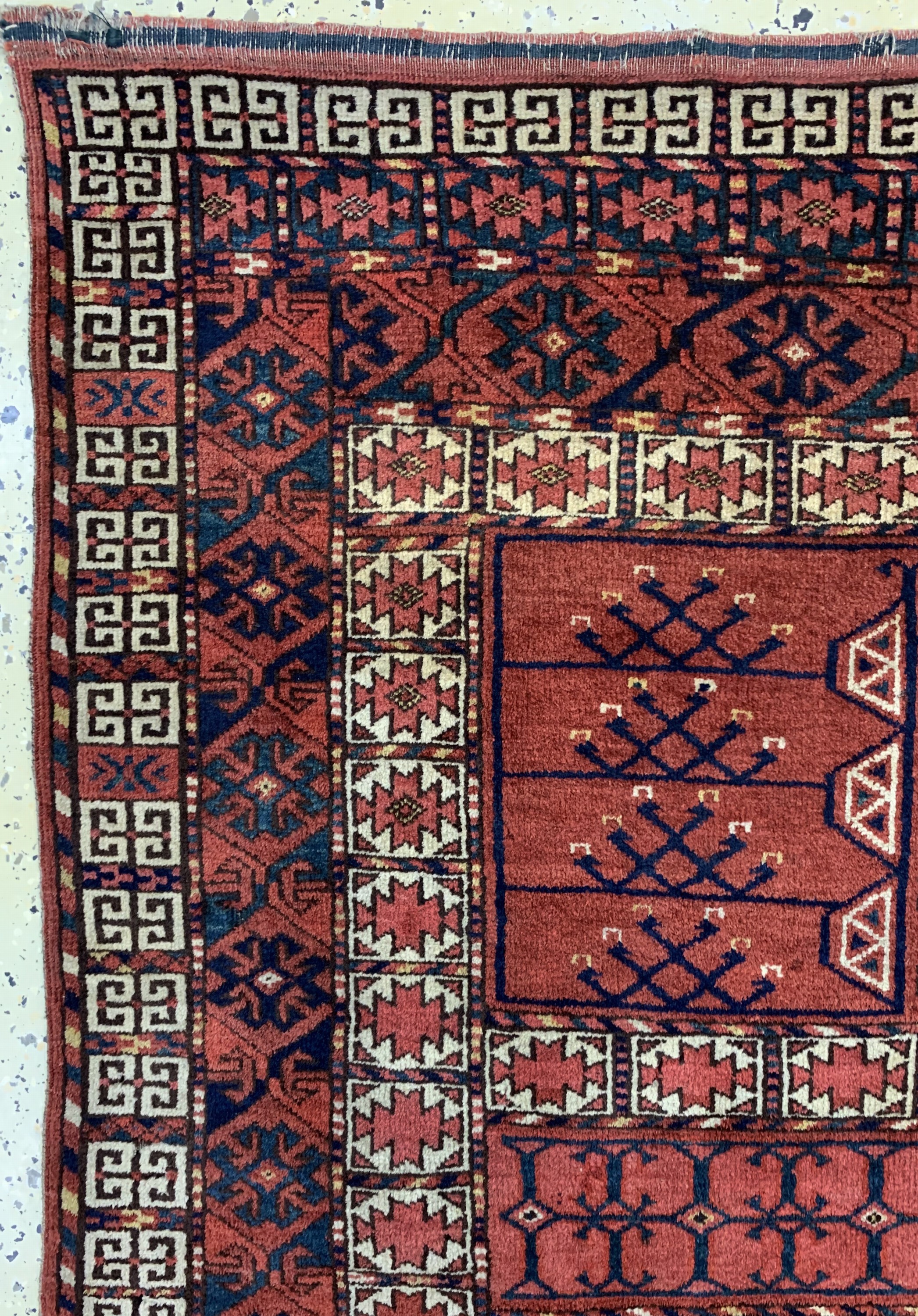 Detail c: Ersari Engsi antik, Turkmenistan, 19.Jhd, Wolle auf Wolle, ca. 175 x 130 cm, EHZ: 3-4, (Eck beschädigt)