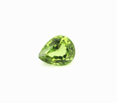 Image Loose peridot approx. 5.70 ct, bevelled pear shaped, approx. 11.5 x 9.3 x 7.4 mm ...