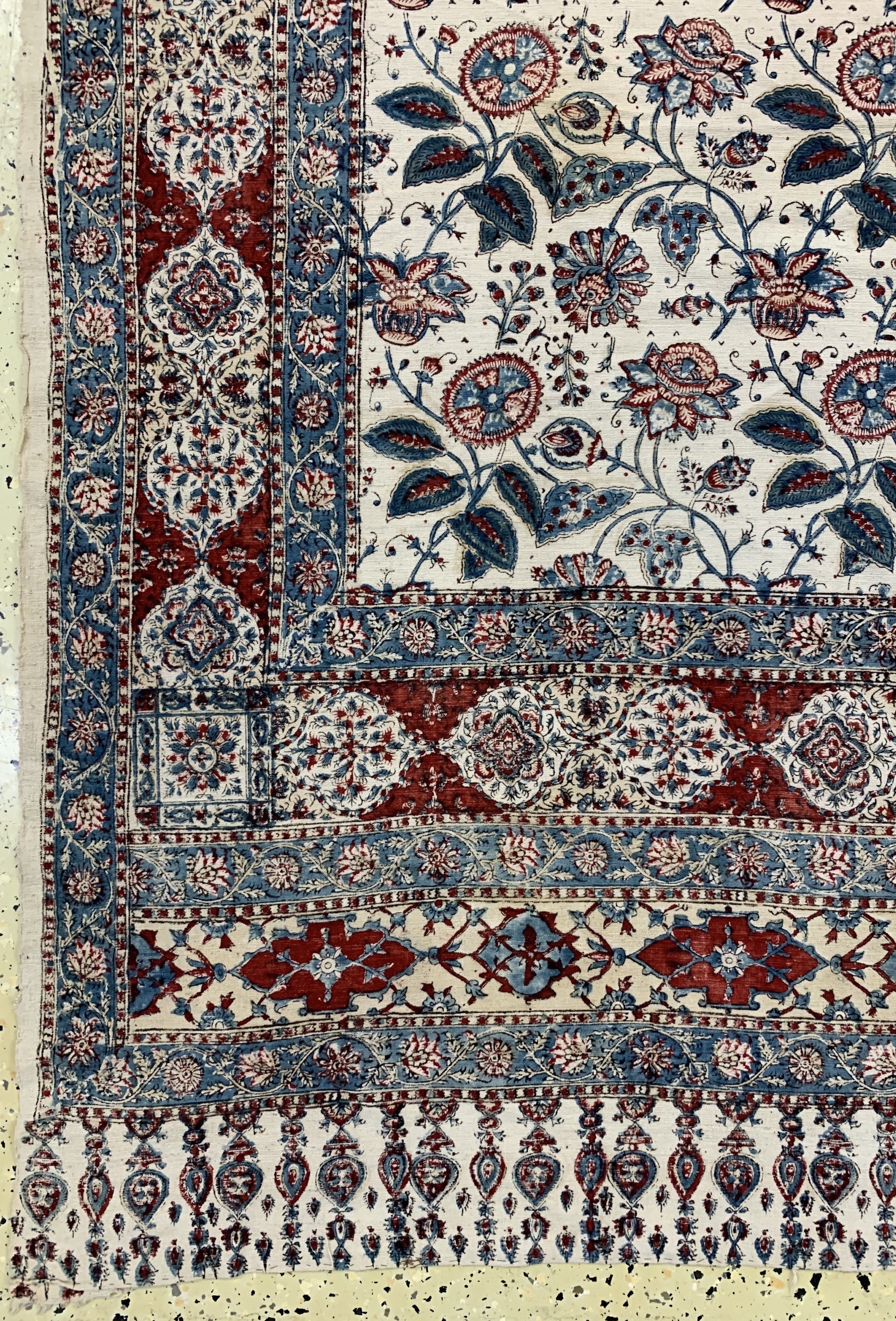 Detail b: Esfahan Ghalamkar, signiert, Persien, Anfang 20.Jhd, Baumwoll-Malerei, ca. 280 x 130cm, Reinigungsbedürftig, EHZ: 2