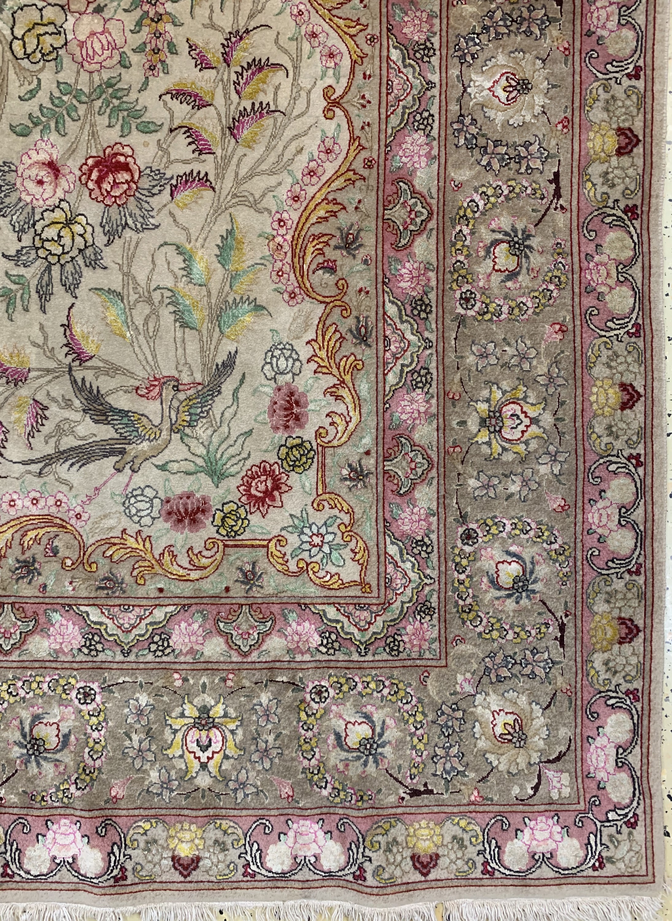 Detail a: Täbriz fein(50 Raj), Persien, Mitte 20.Jhd,Korkwolle mit Seide, ca. 204 x 147 cm, Mottenfraß, EHZ: 2-3