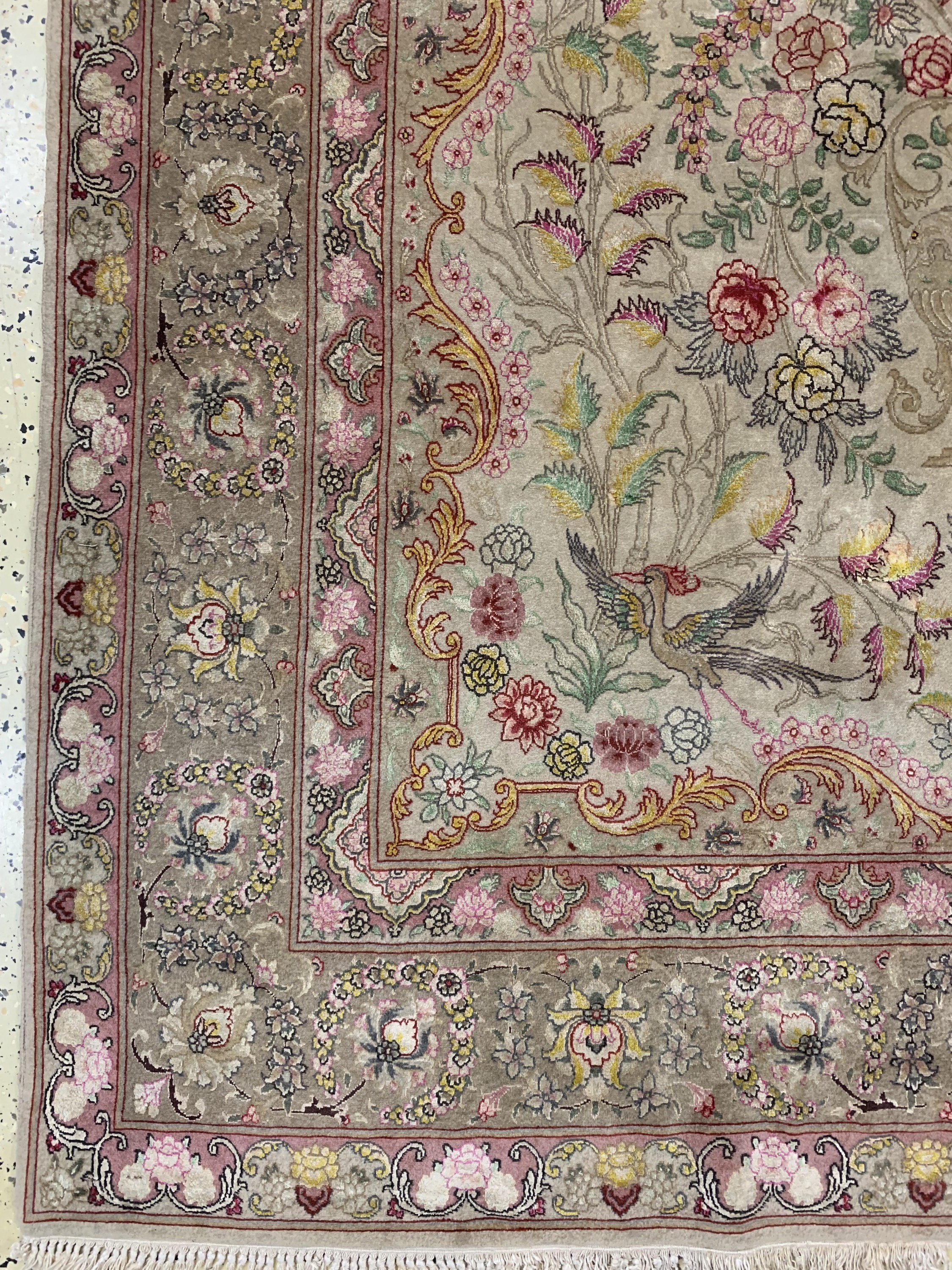 Detail b: Täbriz fein(50 Raj), Persien, Mitte 20.Jhd,Korkwolle mit Seide, ca. 204 x 147 cm, Mottenfraß, EHZ: 2-3
