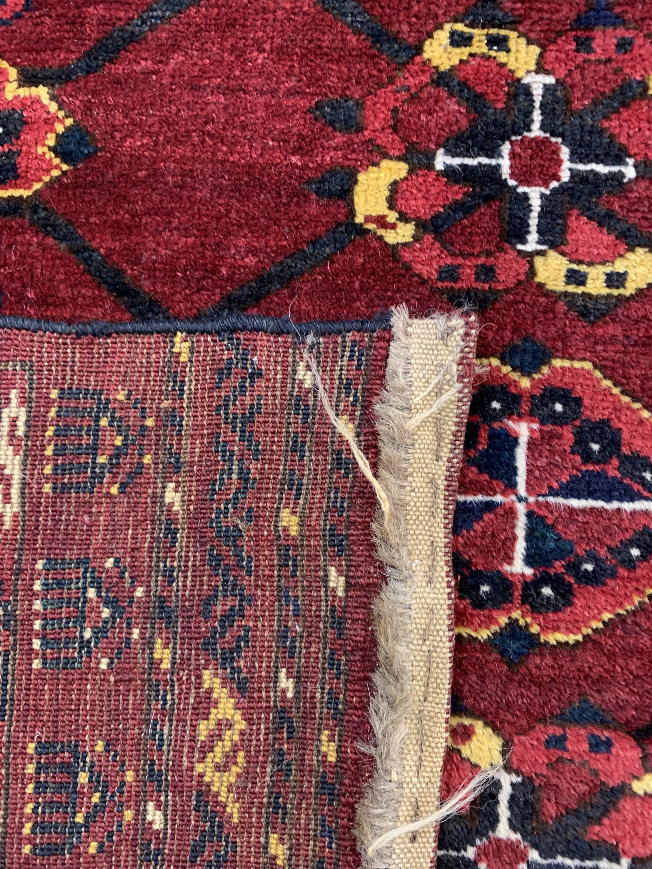 Detail f: Ersari Beschir"Minakhani", Turkmenistan, um1930, Wolle auf Wolle, ca. 195 x 140 cm, EHZ: 3, Mottenfra?