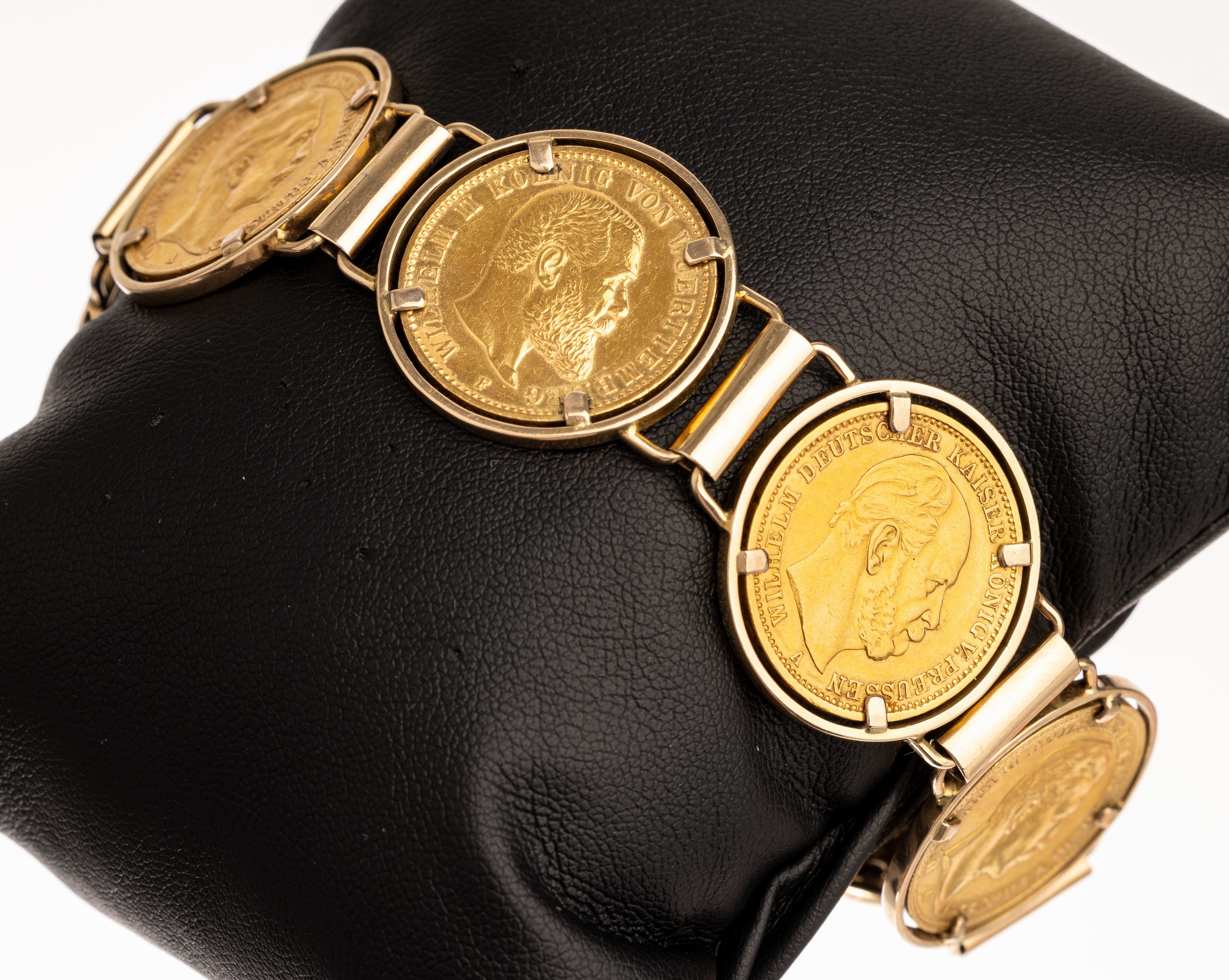 14 kt Gold Armband mit 7 20 Mark Goldmünzen, GG 585/000 und Dukatengold, 20 Mark 1900, Otto König von Bayern, 3 x 20 Mark Wilhelm II. 1912, 1898, ...