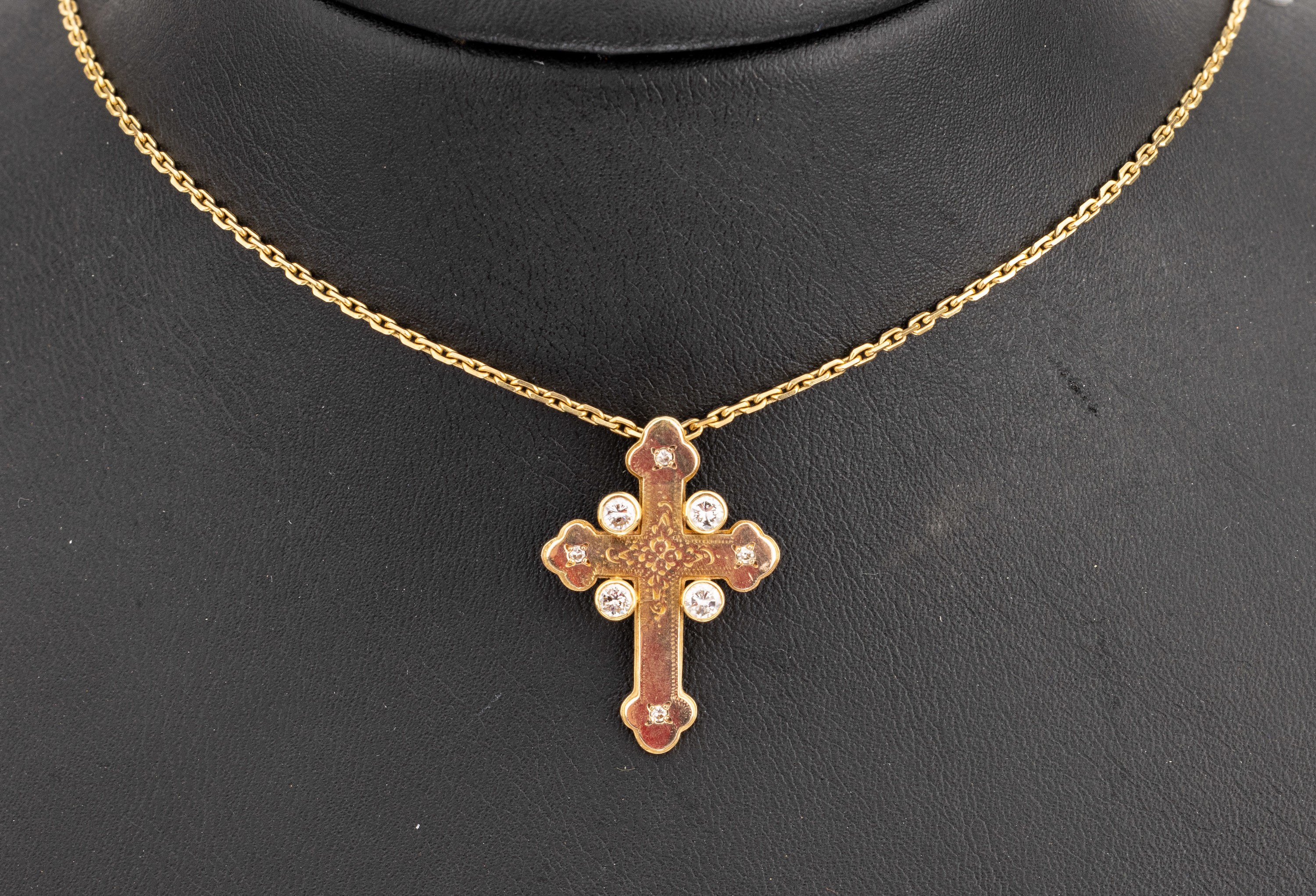18 kt Gold Brillant-Kreuzanhänger, GG 750/000, Kreuzanhänger um 1910/20, graviert, bes. mit 4 Diamanten und 4 Brillanten (später)zus. ca. 0.30 ct ...