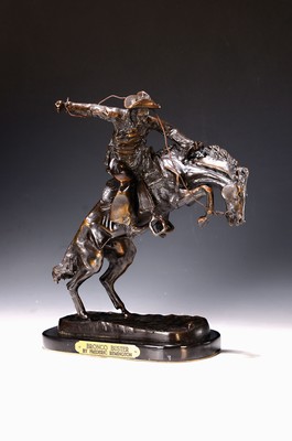 Image Bronzeskulptur nach Remington, neuzeitlich, "Bronco Buster", Cowboy zu Pferd, ...