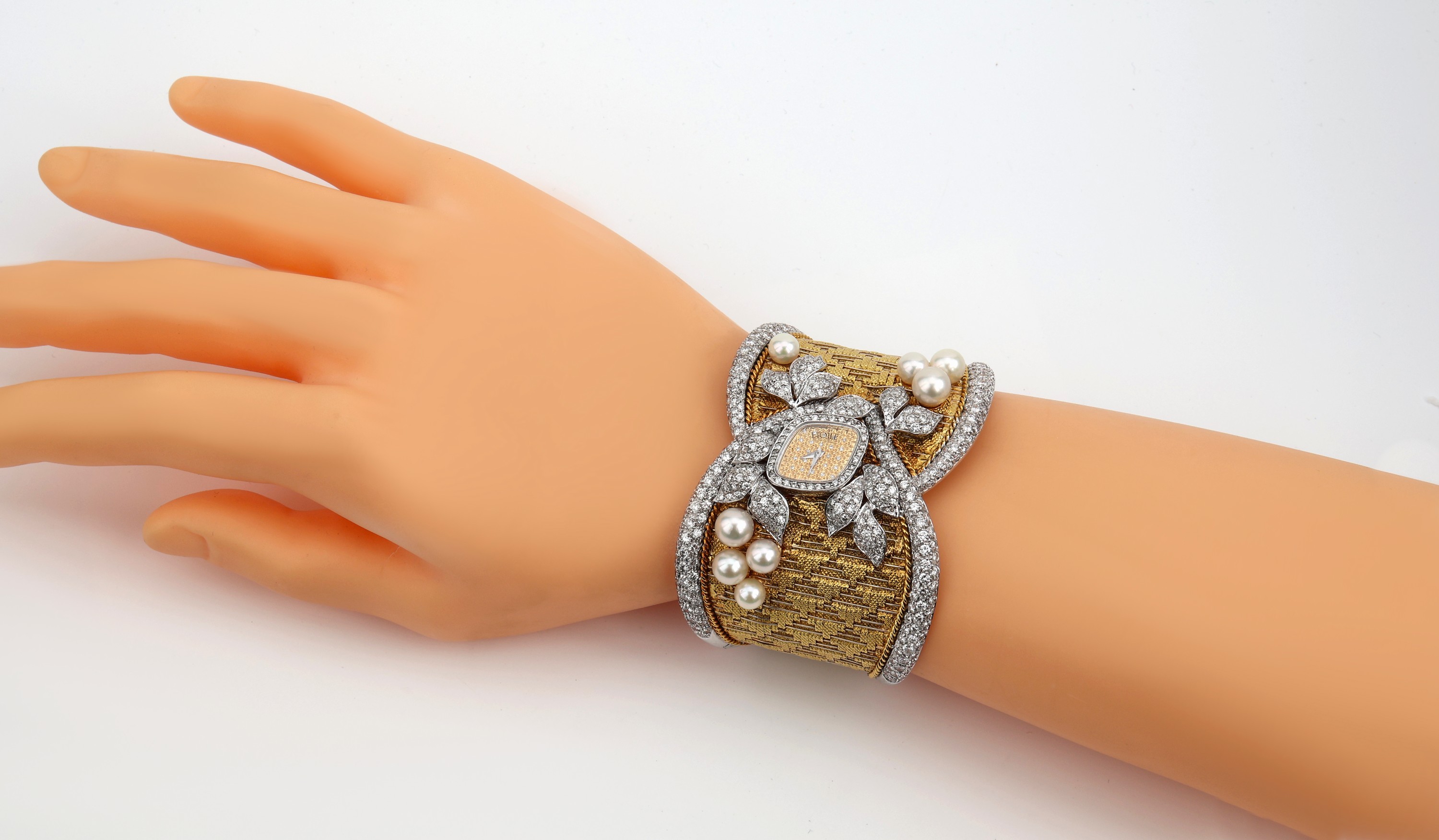 Detail a: Außergewöhnliche 18 kt Gold Perl-Brillant- Armspange mit eingebauter Uhr, GG/WG 750/000, 8 Zuchtperlen mit feinem Lüster in versch. Größen, ...