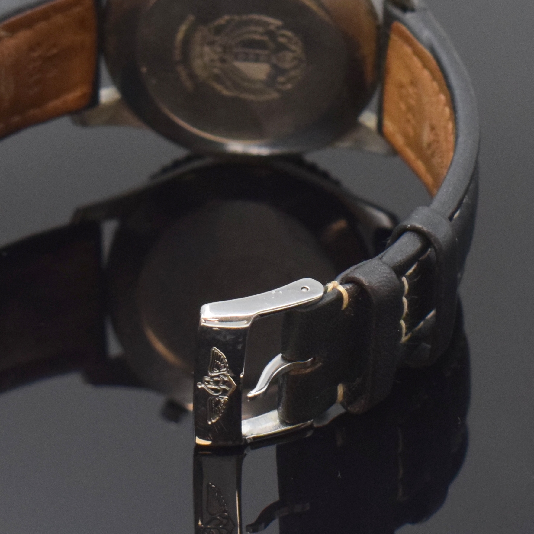 Detail b: BREITLING Schaltradchronograph Navitimer für die Irakische Luftwaffe, Schweiz um 1960, Handaufzug, 3-tlg. Edelstahlgeh., aufgedr. Boden m. ...