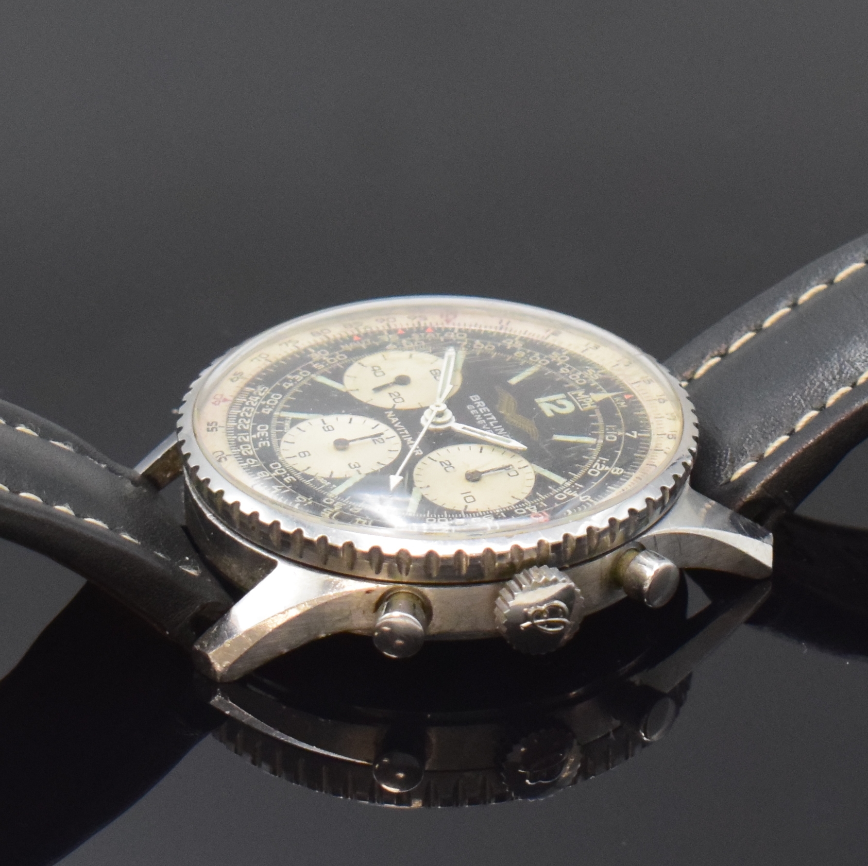 Detail c: BREITLING Schaltradchronograph Navitimer für die Irakische Luftwaffe, Schweiz um 1960, Handaufzug, 3-tlg. Edelstahlgeh., aufgedr. Boden m. ...