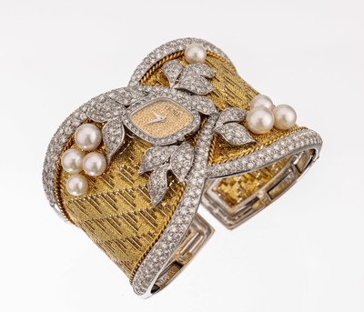 Image Exceptional 18 kt Gold Pearl- and Diamond Bracelet with Built-in Watch , This ...