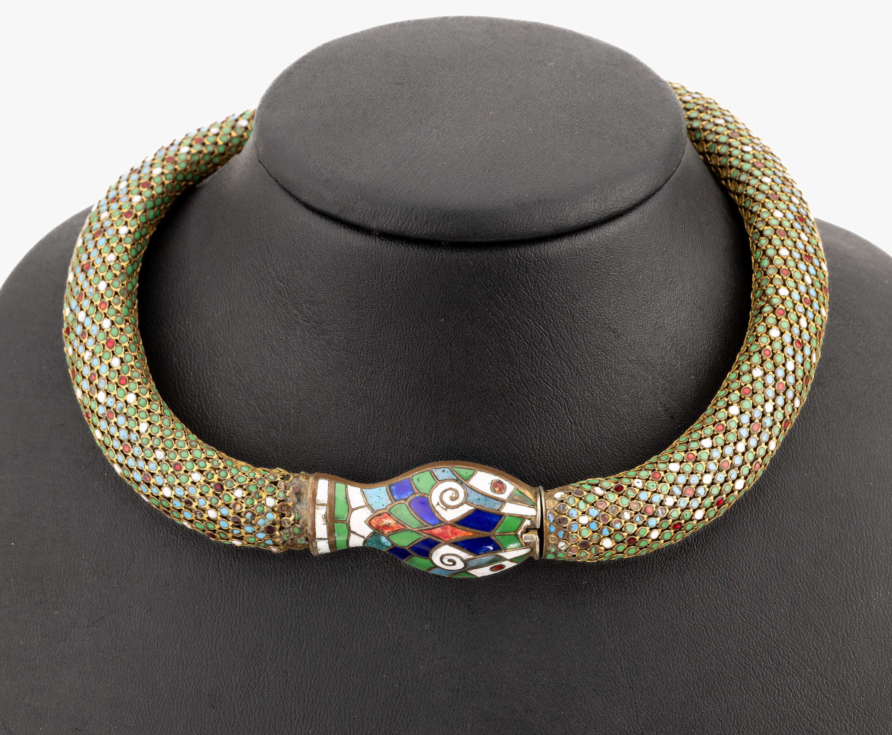 Art Deco Schlangencollier, um 1925/30, Metall vergoldet, schlauchartige Konzeption, naturalistische Wiedergabe der Schuppen, Schauseite und Kopf ...
