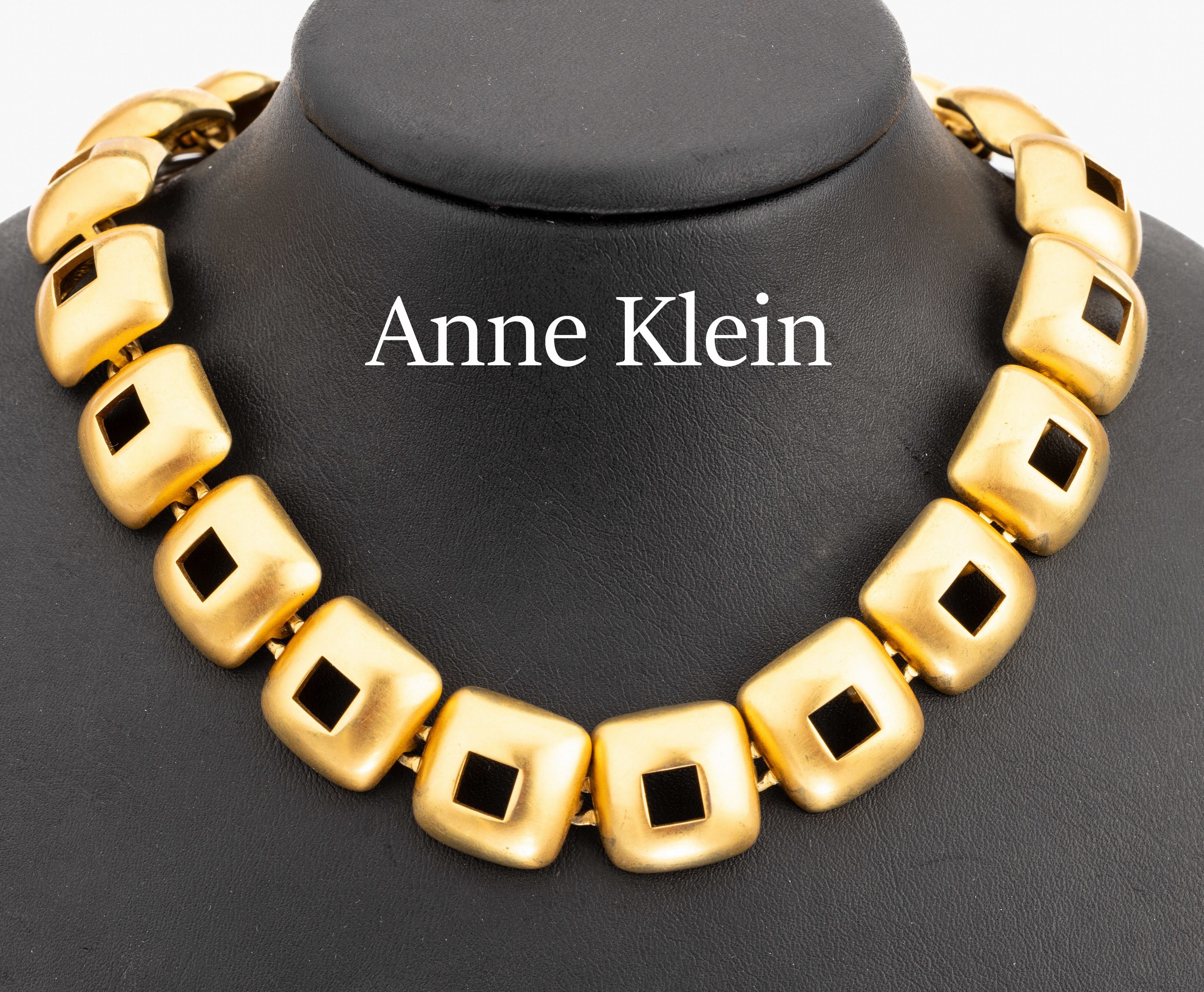Modeschmuck Collier ANNE KLEIN, 1980/90er Jahre, Metall vergoldet, strenge, geometrische Auffassung, L. ca. 42 cm