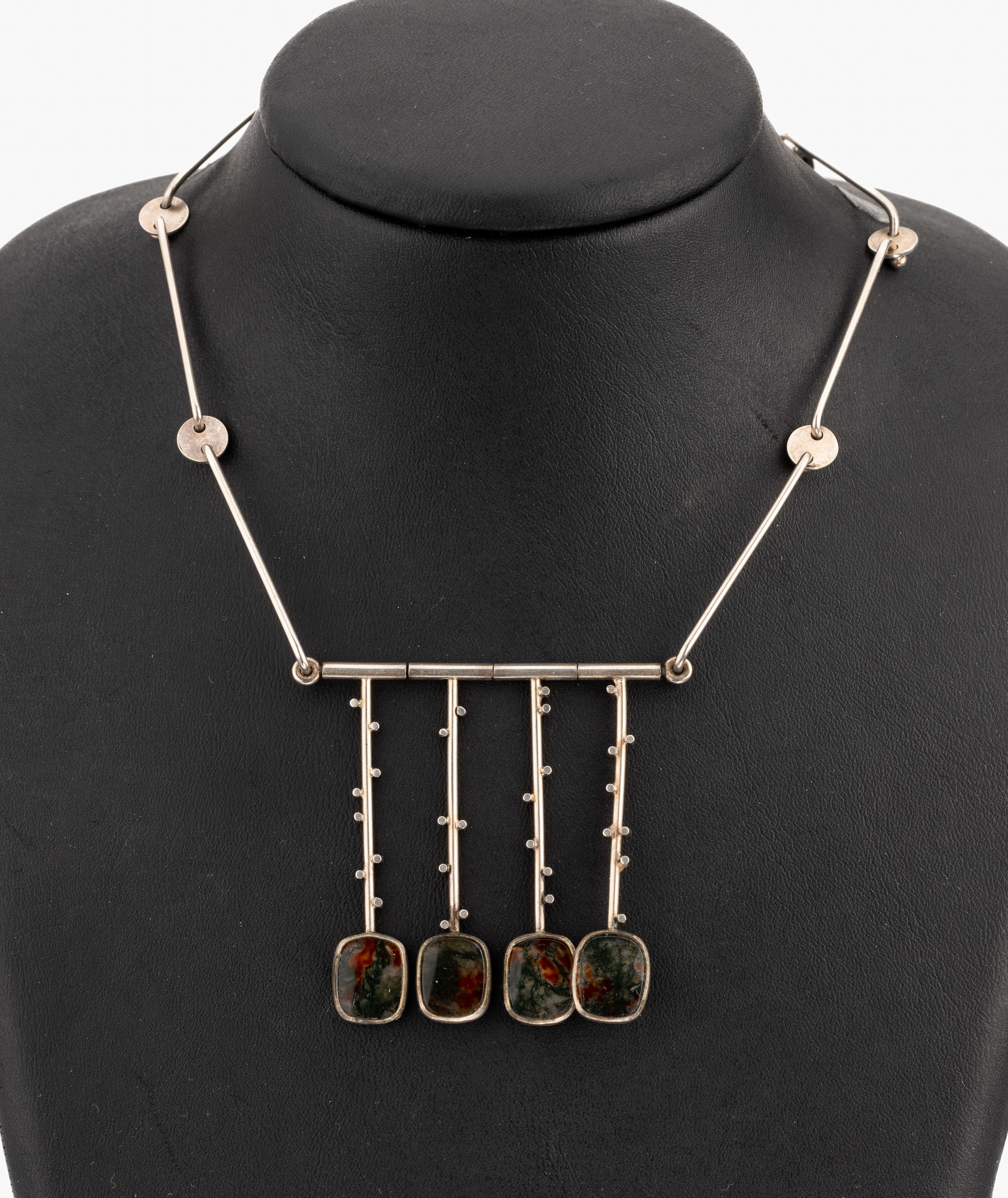 Collier Moosachat, wohl deutsch 1950er Jahre, Silber geprüft, strenge geometrische Auf- fassung, Moosachate und Granalien im Gegen- satz dazu, ...