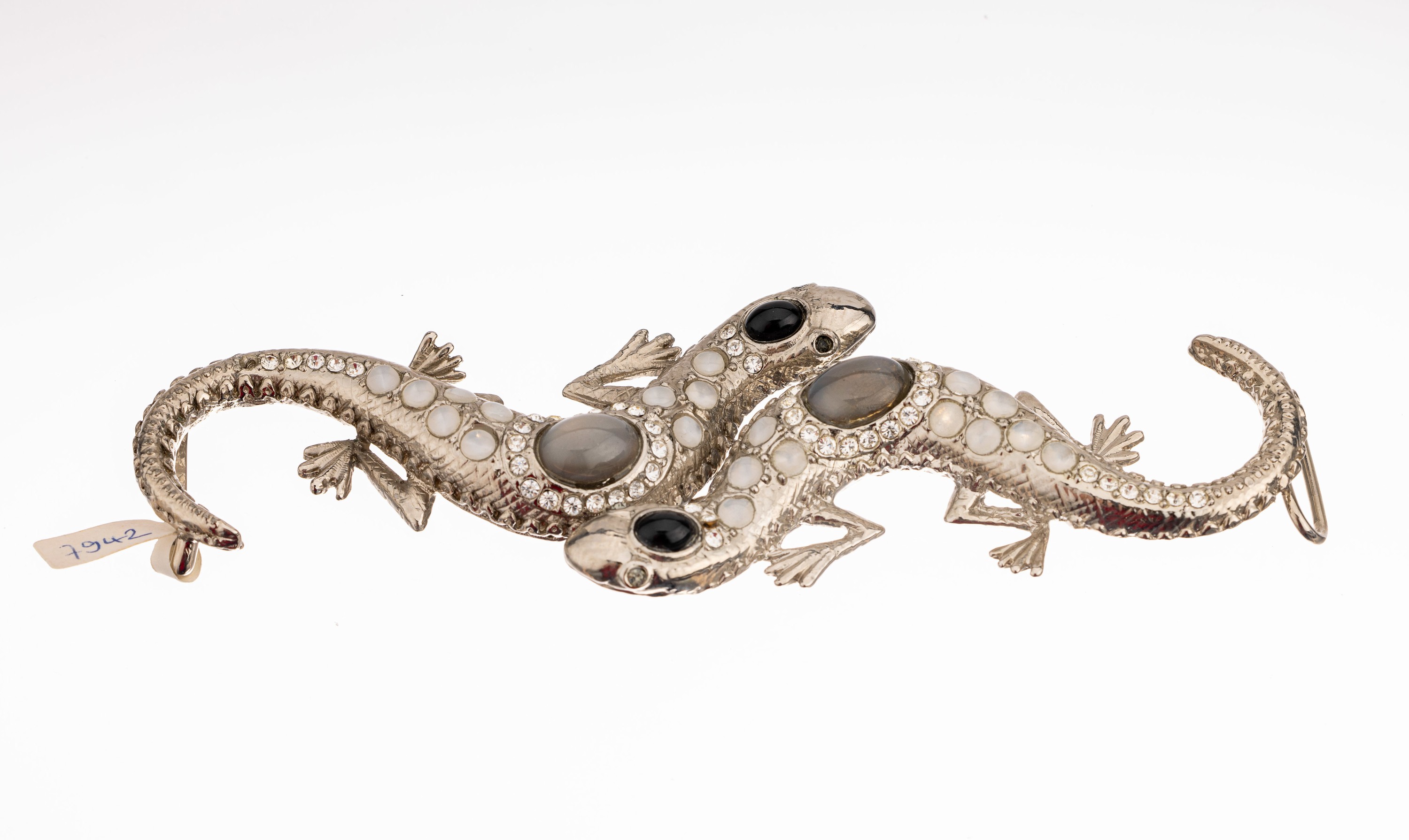 2-teilige Gürtelschliesse "Salamander", Metall verchromt, farbloser, weisser, grauer und schwarzer Strassbesatz, sehr prunkvoll, L. ca. ...