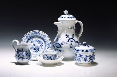 Image Service, Meissen, onion pattern, coffee pot, two milk jugs, two sugar bowls, jug ...