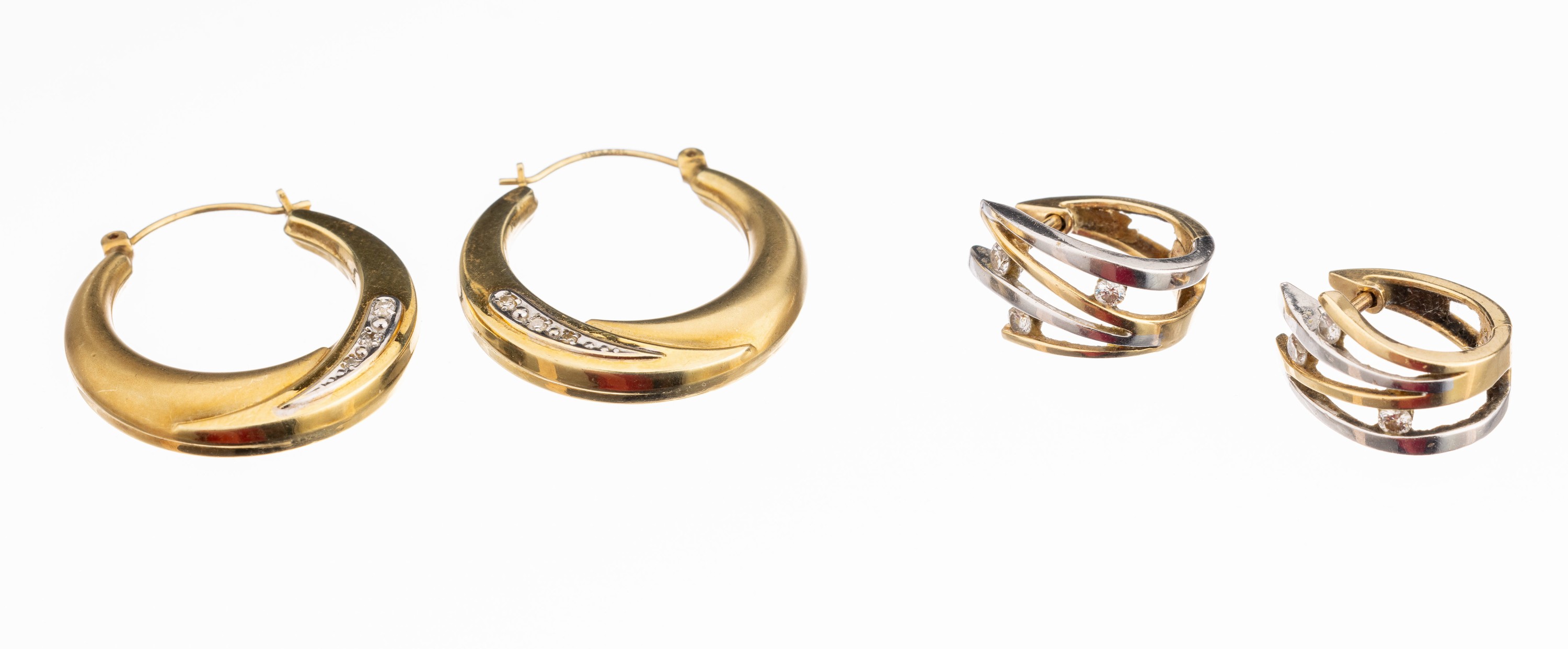 Detail a: Konvolut 2 Paar 14 kt Gold Ohrcreolen, 1 x GG/WG, Klappcreolen, 1 x GG, D ca. 1.6 cm, beide mit kl. Diamantbesatz, ca. 8.9 g