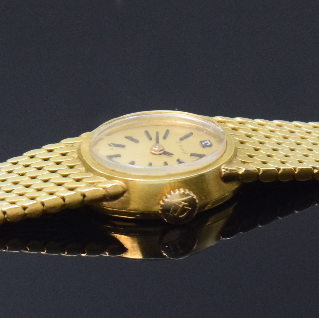 Detail d: TISSOT Damenarmbanduhr in GG 585/000, Schweiz um 1965, Handaufzug, Boden aufgedr., goldfarb. Zifferbl. m. aufges. Std.-Ind., geschw. Zeiger, rotverg. ...
