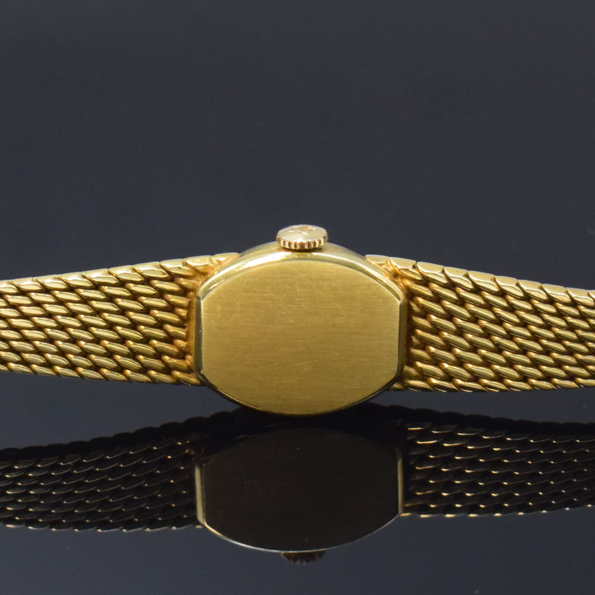 Detail e: TISSOT Damenarmbanduhr in GG 585/000, Schweiz um 1965, Handaufzug, Boden aufgedr., goldfarb. Zifferbl. m. aufges. Std.-Ind., geschw. Zeiger, rotverg. ...