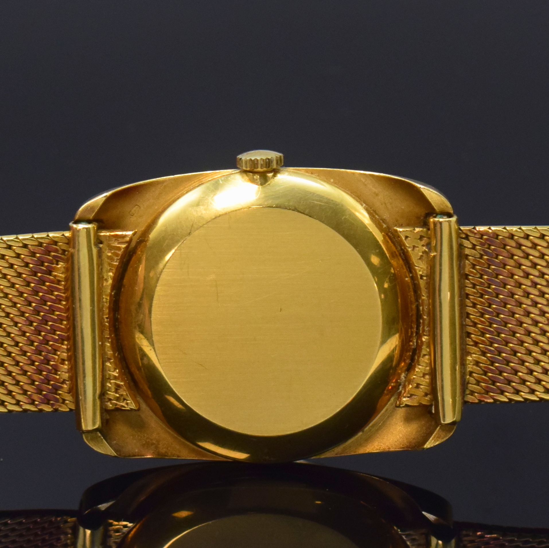 Detail d: SARCAR Armbanduhr in GG 750/000, Schweiz um 1965, Handaufzug, Boden aufgedr., gold. Zifferbl. m. aufges. Std.-Ind., geschw. Zeiger, Kal. Peseux 7040, ...