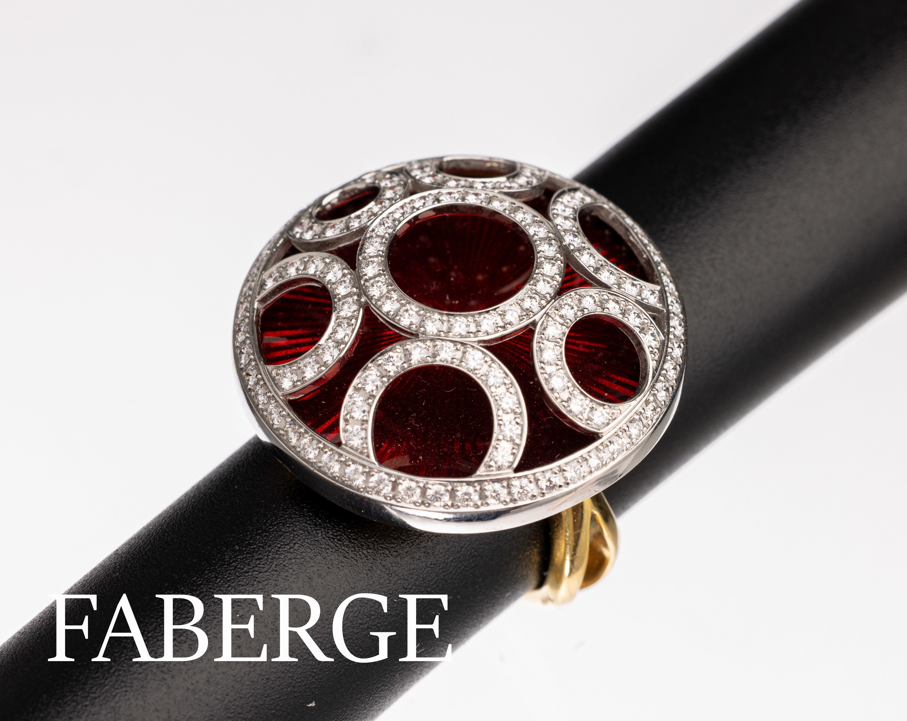 18 kt Gold FABERGE Email Brillant-Ring, WG/GG 750/000, runder Ringkopf transluzid rot emaill., darüber WG Elemente bes. mit Brillanten zus. ca. ...