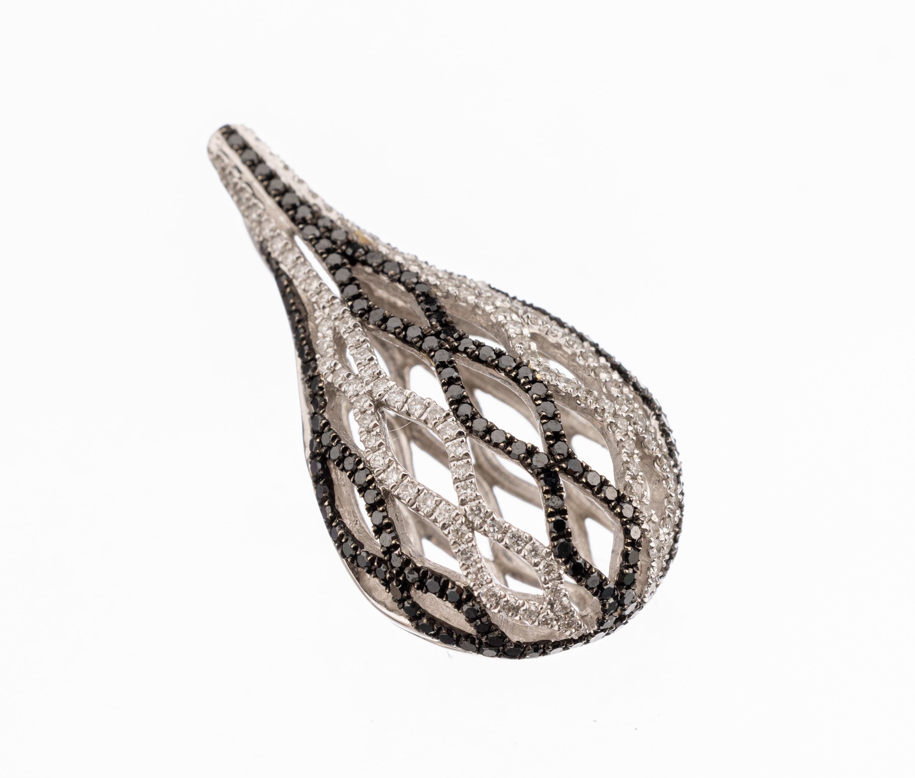 18 kt Gold Brillant-Anhänger, WG 750/000, tropfenförmig besetzt mit Brillanten, zus. ca.1.0 ct Weiß/si und schwarz, L. ca. 3.2 cm, ca.7.1 g