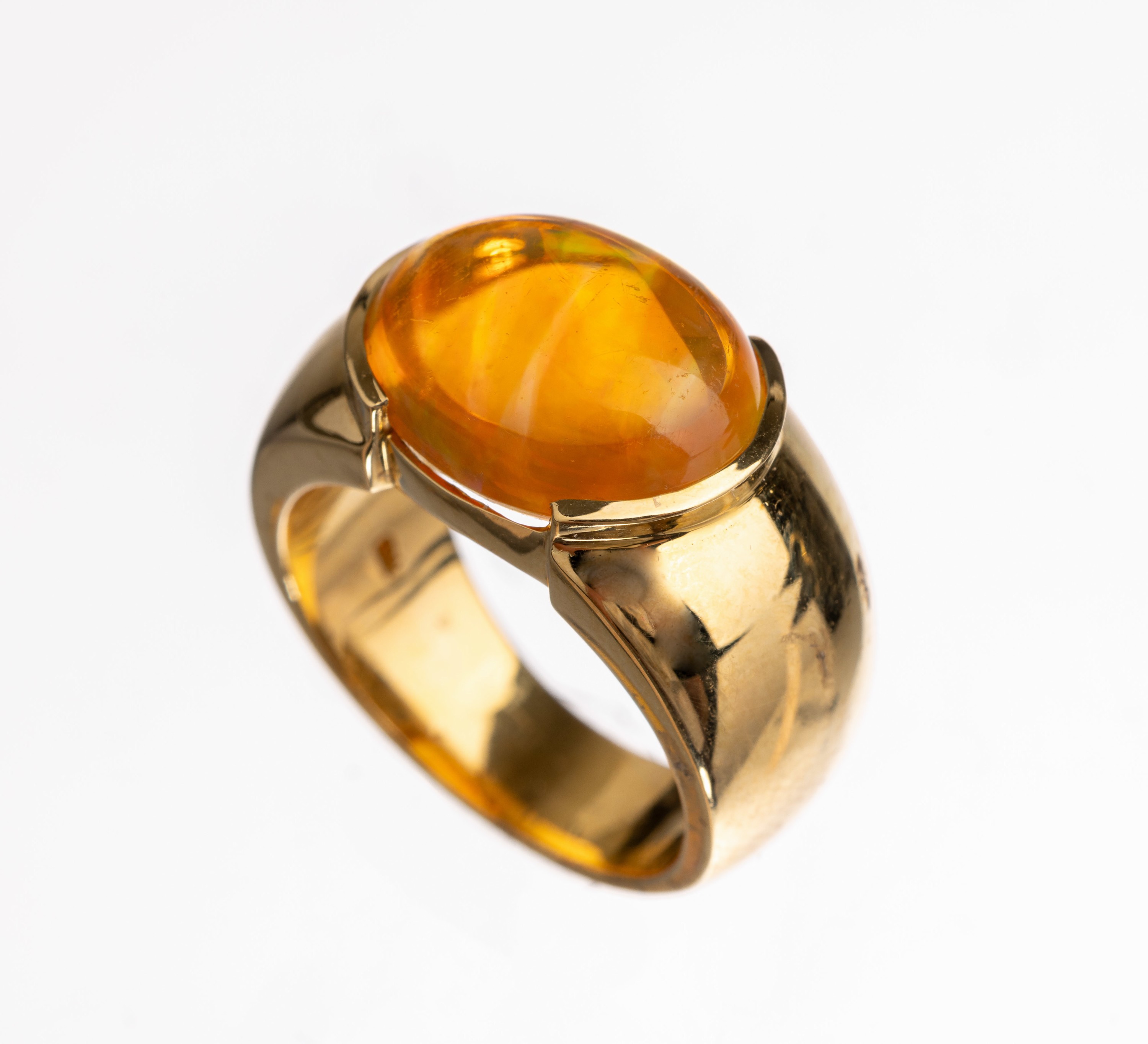 18 kt Gold Feueropal Ring, GG 750/000, ovaler Feueropalcabochon ca. 6.20 ct, RW 55.5,ca. 18.2 g
