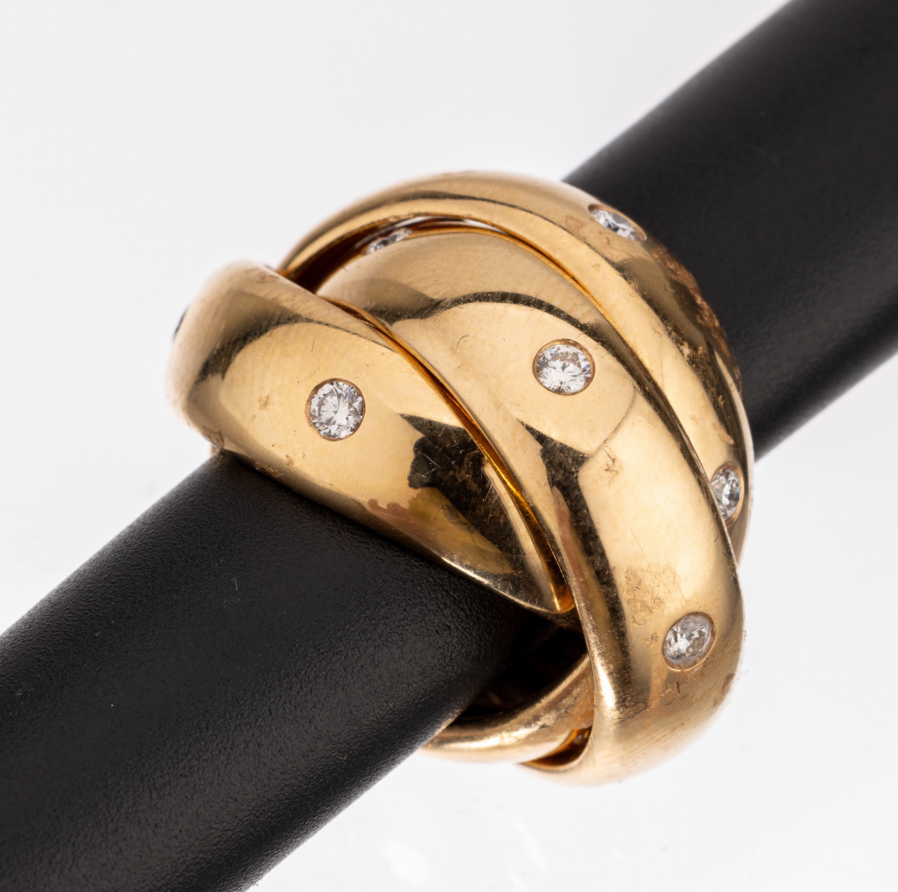 18 kt Gold Brillant-Ring, GG 750/000, 3 ineinander verschlungene Ringe besetzt mit Brillanten, zus. ca. 1.17 ct, RW 52, ca. 35.2 g