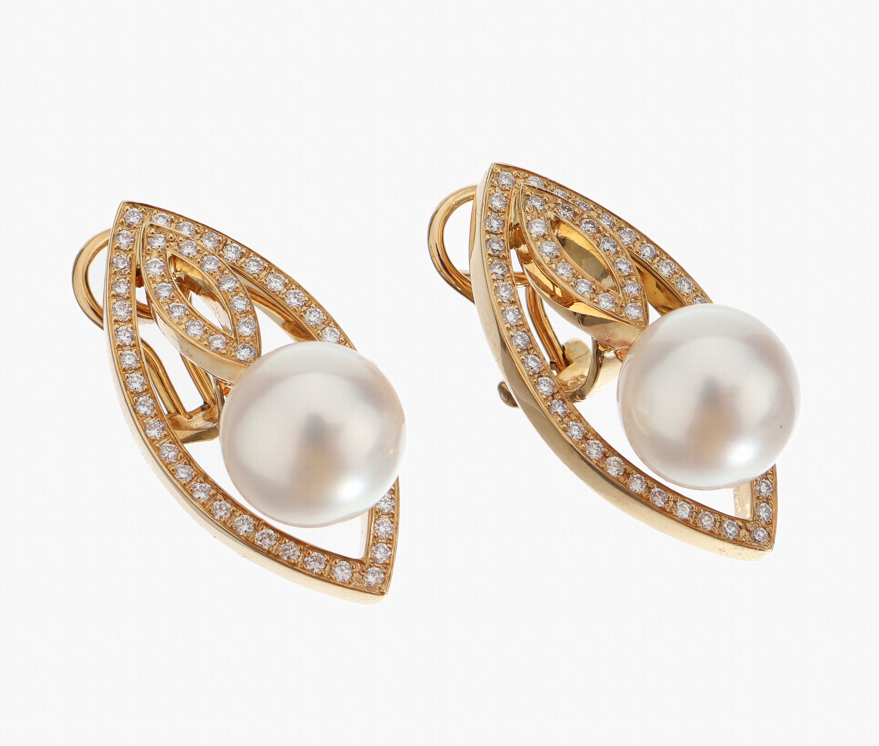 Paar 18 kt Gold Brillant-Ohrgehänge, GG 750/ 000, 2 Südseezuchtperlen mit feinem Lüster, D ca. 11,2 mm, Brillanten zus. ca. 0,96 ct Weiß/si, ...
