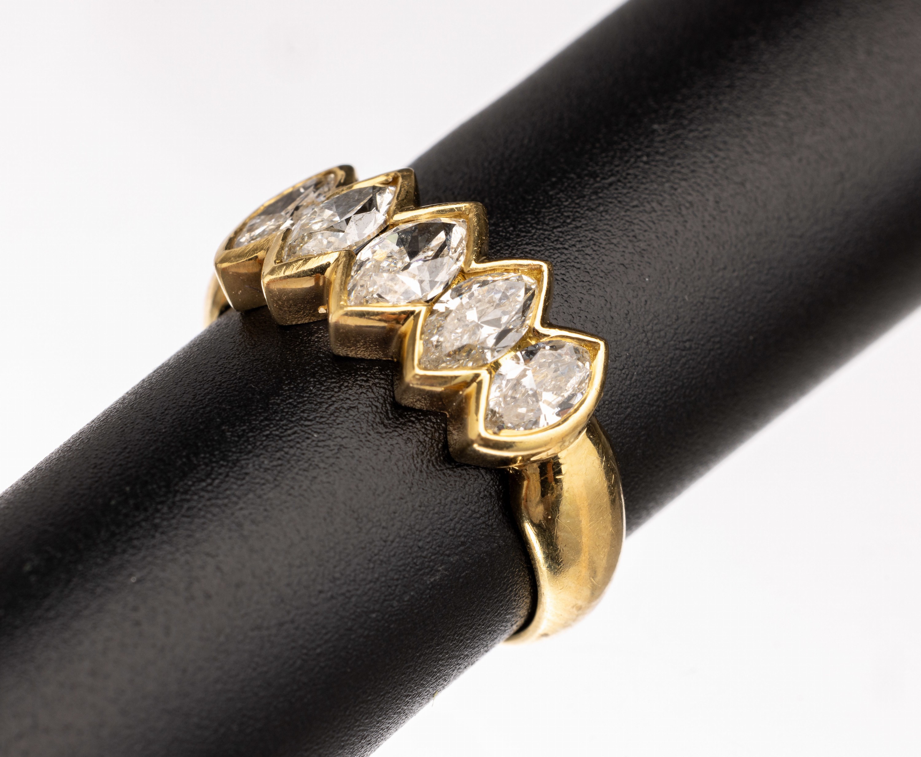 18 kt Gold Ring mit Diamanten, GG 750/000, 5 Diamantnavettes zus. ca. 2.0 ct Weiß/si, RW 53, ca. 6 g
