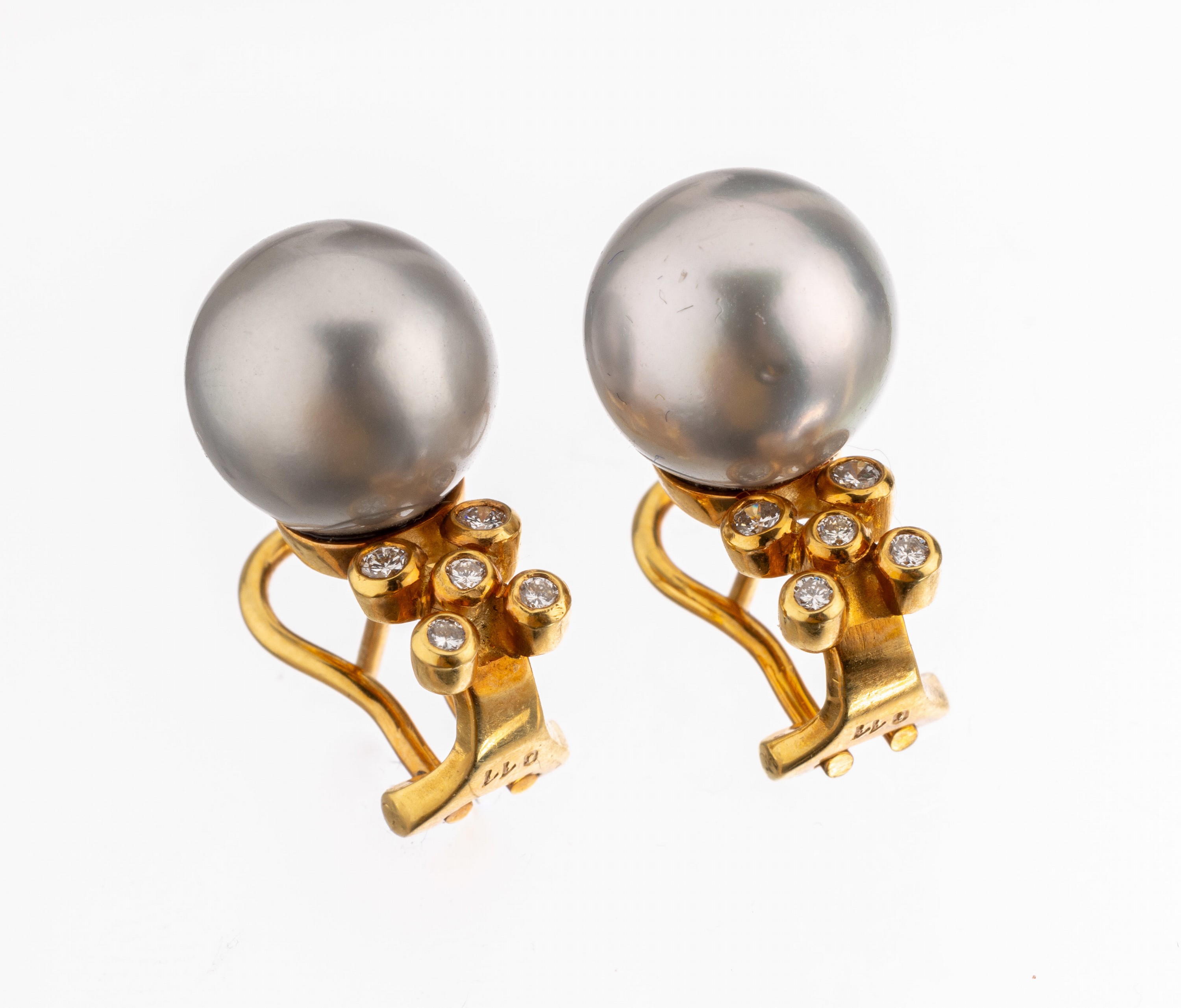Paar 18 kt Gold Perl-Brillant-Ohrstecker, GG 750/000, 2 silbergraue Südseezuchtperlen D ca. 10,9 mm, 10 Brillanten zus. ca. 0,22 ct Weiß/si, total ...