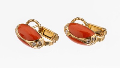 Image Pair of 14 kt gold coral-brilliant-earrings , YG 585/000, 4 coral-cabochons, 12 ...