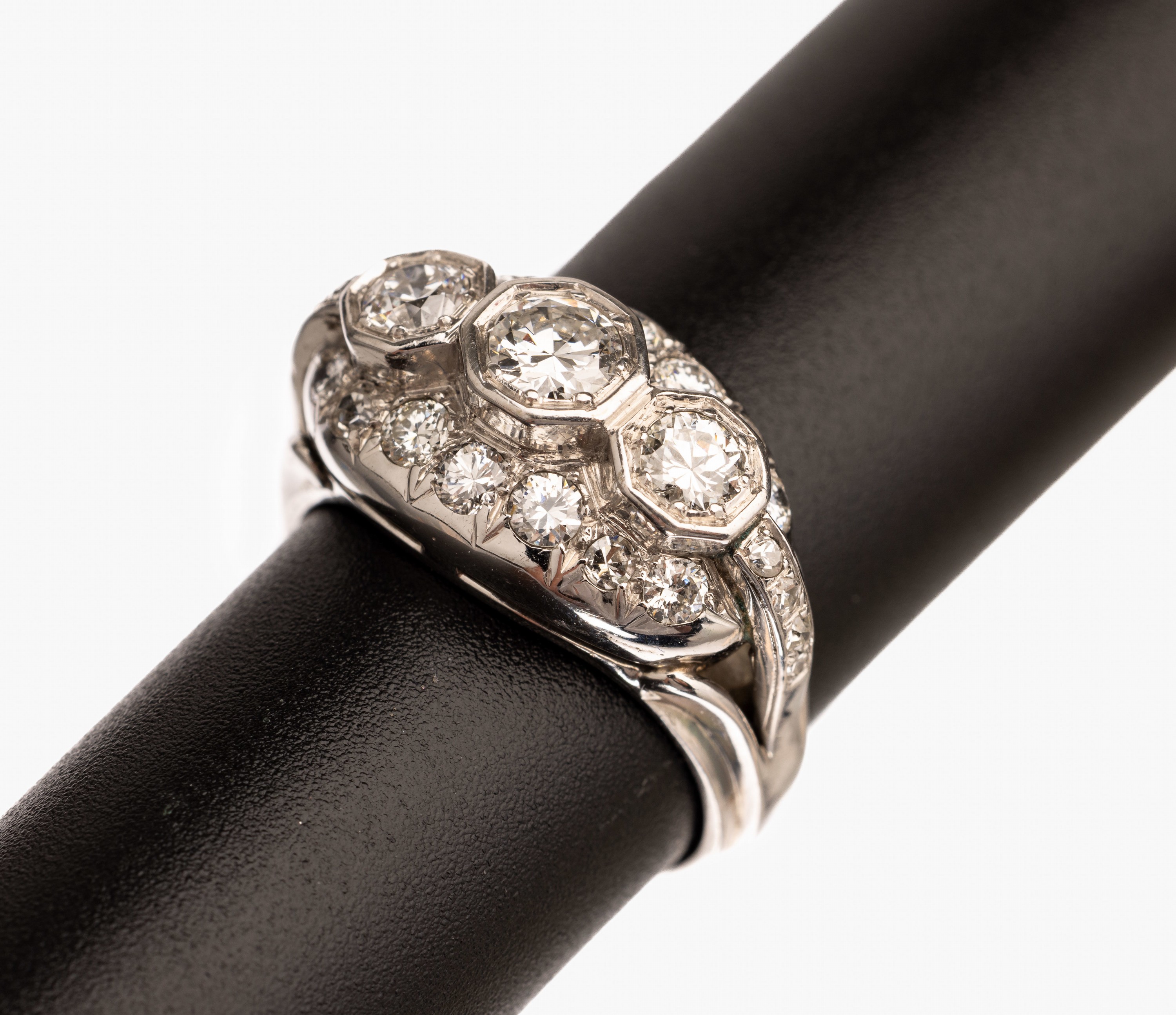 14 kt Gold Ring mit Diamanten, WG 585/000, Diamanten zus. ca. 2.0 ct Weiß/si, RW 52, ca. 6.1 g