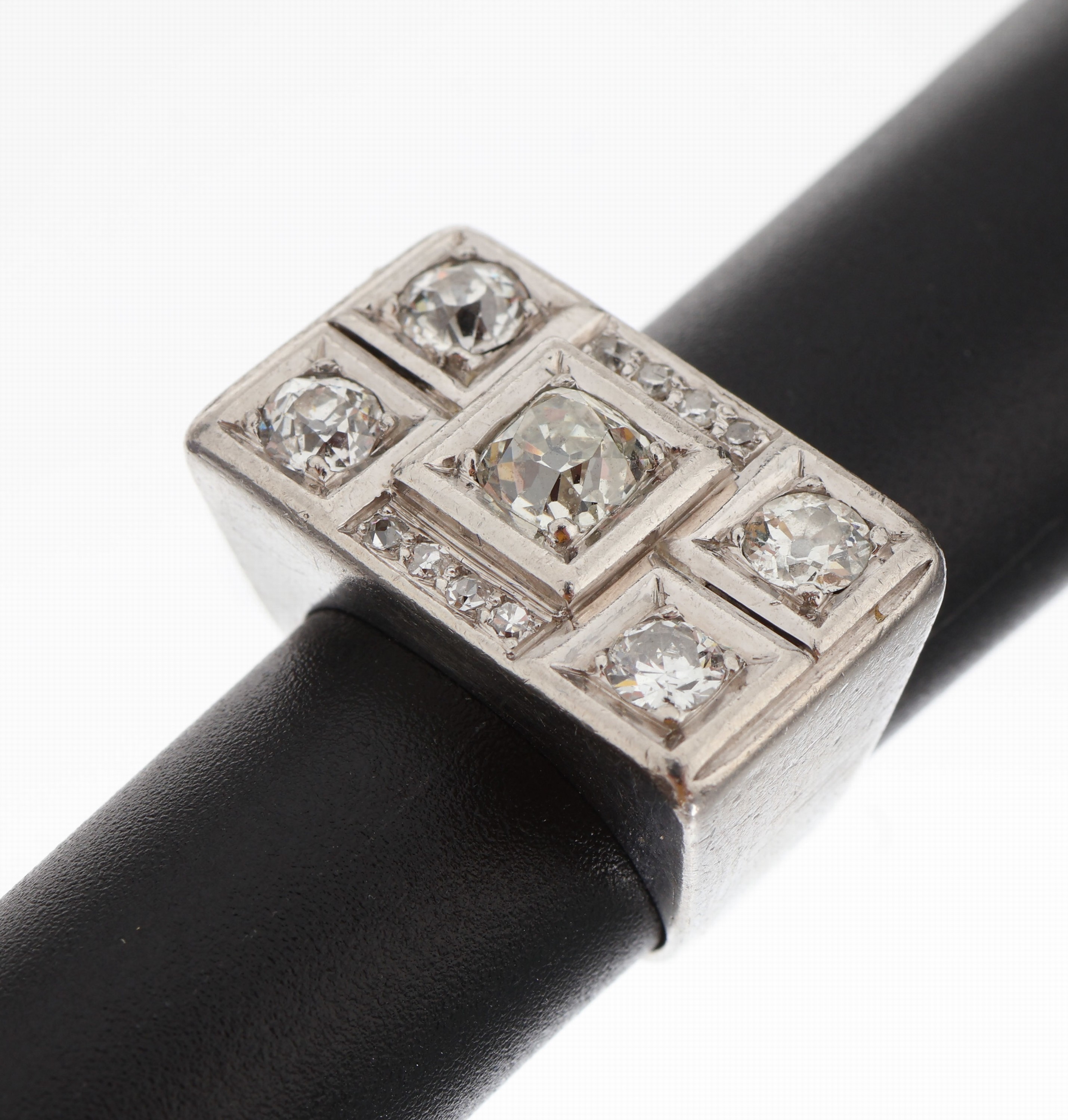 18 kt Gold Diamant-Ring, WG 750/000, um 1950, Altschliff-Diamanten zus. ca. 1.0 ct l.get.Weiß/si-p 1, RW 45!!, ca. 9.4 g